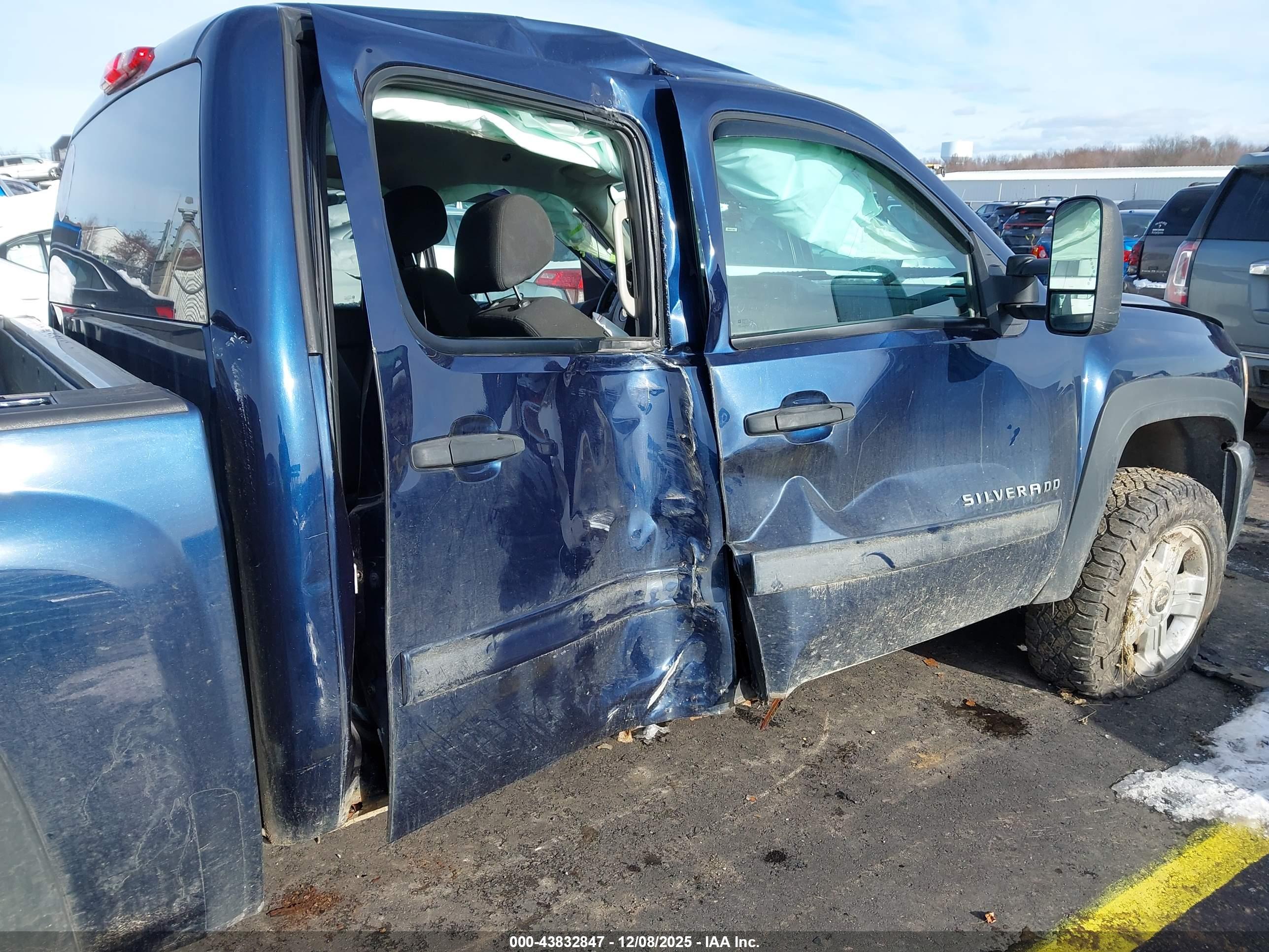 CHEVROLET SILVERADO image 6