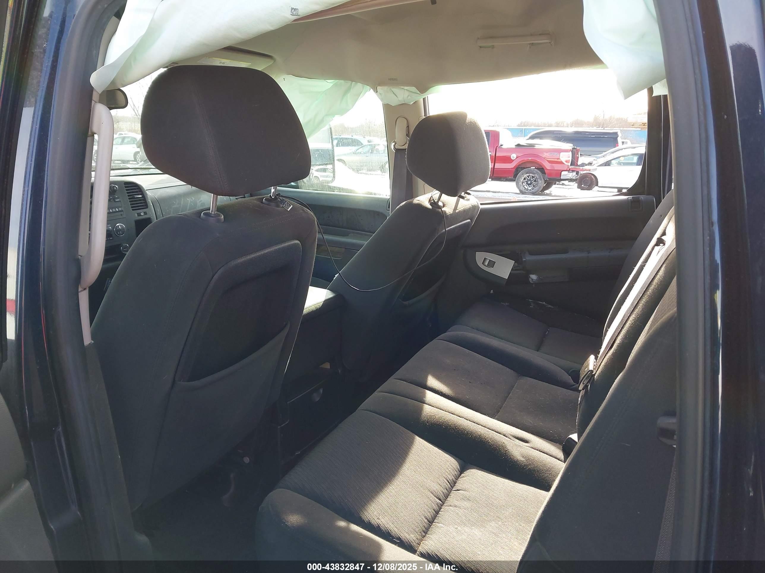 CHEVROLET SILVERADO image 8