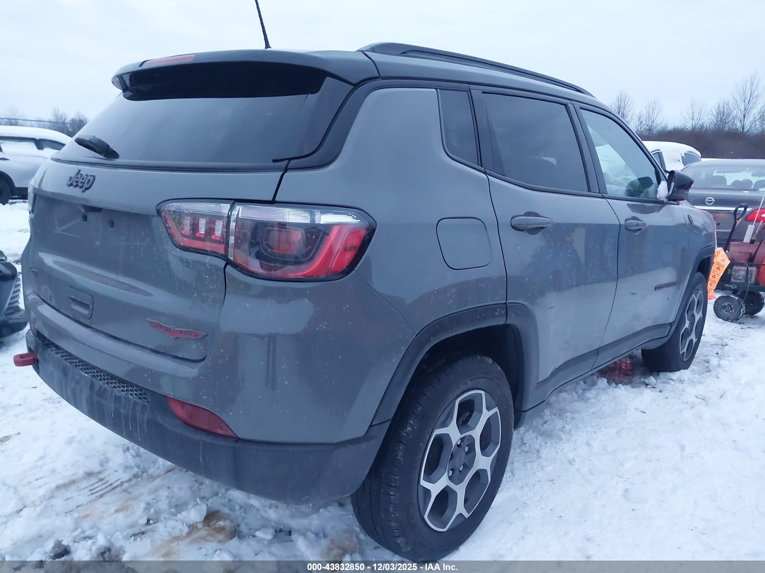 JEEP COMPASS image 4