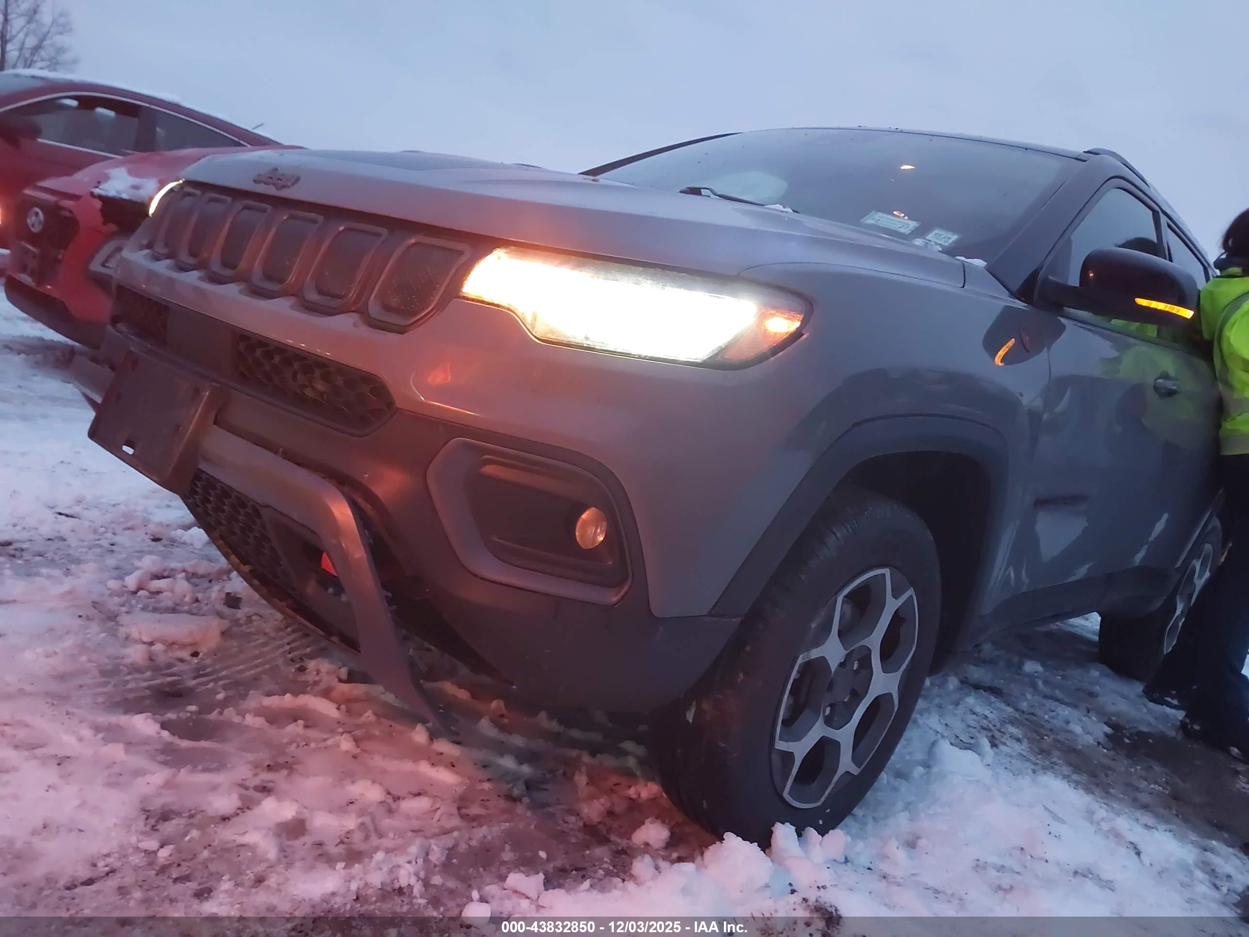 JEEP COMPASS image 6