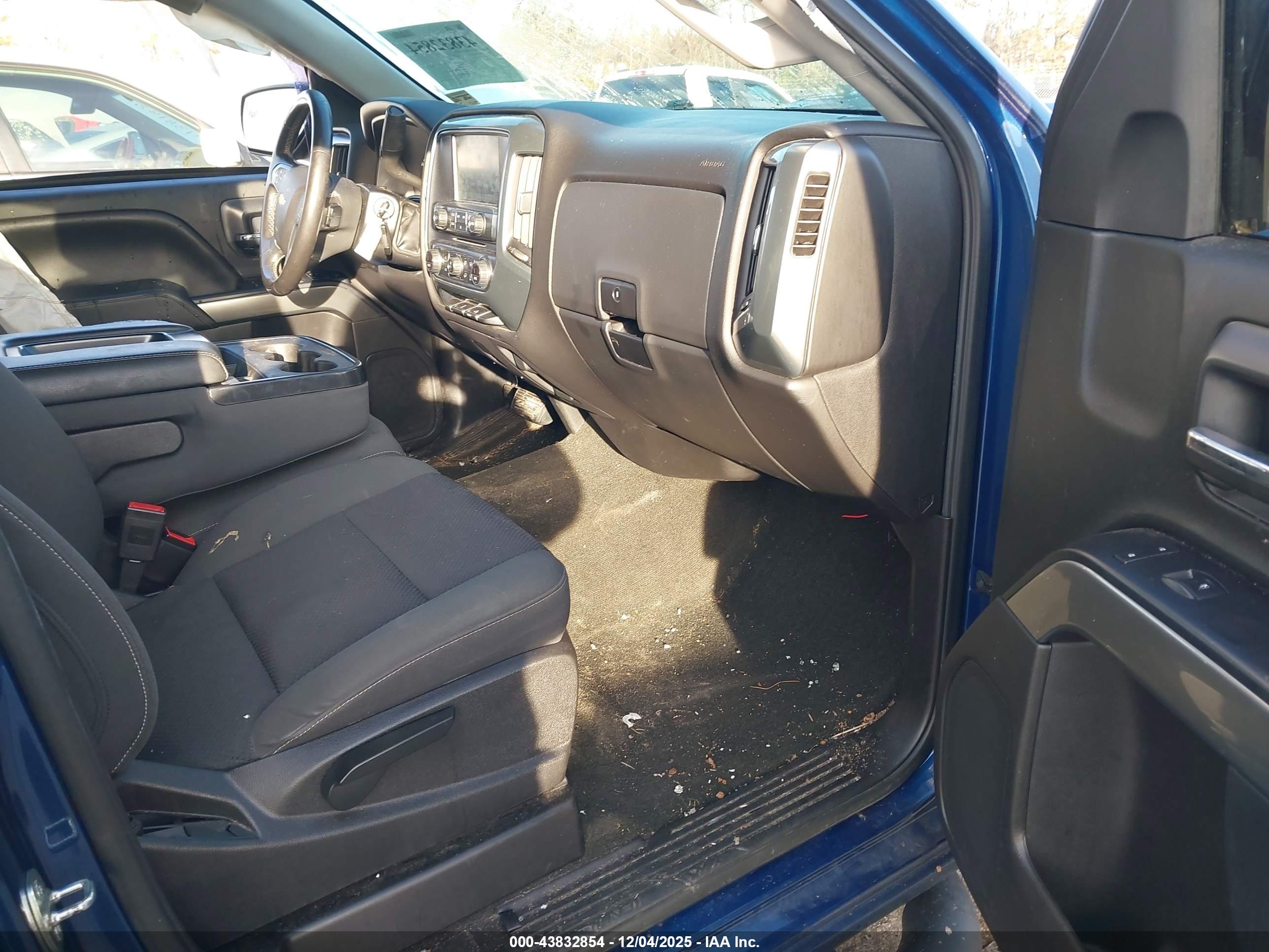 CHEVROLET SILVERADO image 5