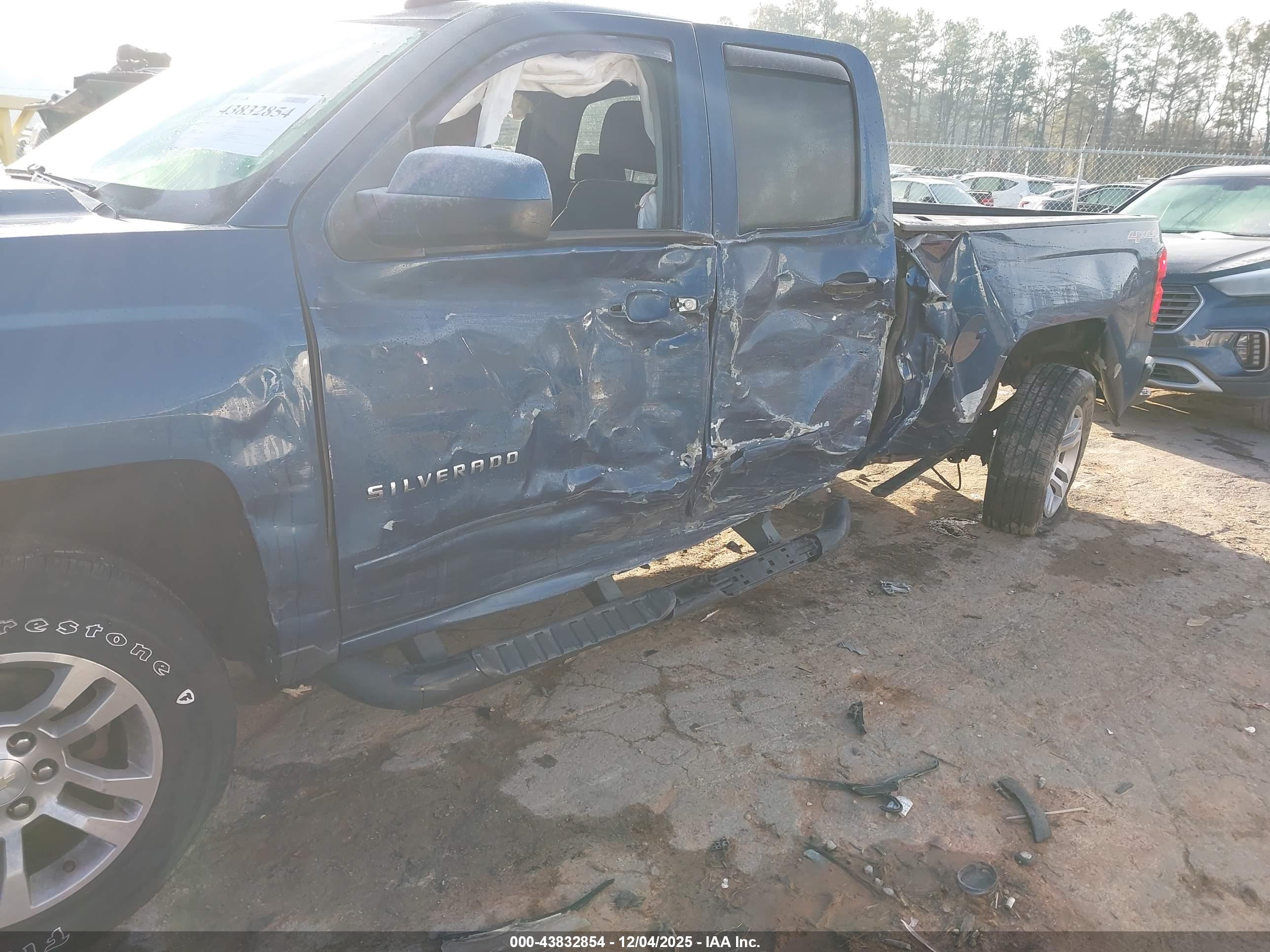 CHEVROLET SILVERADO image 6