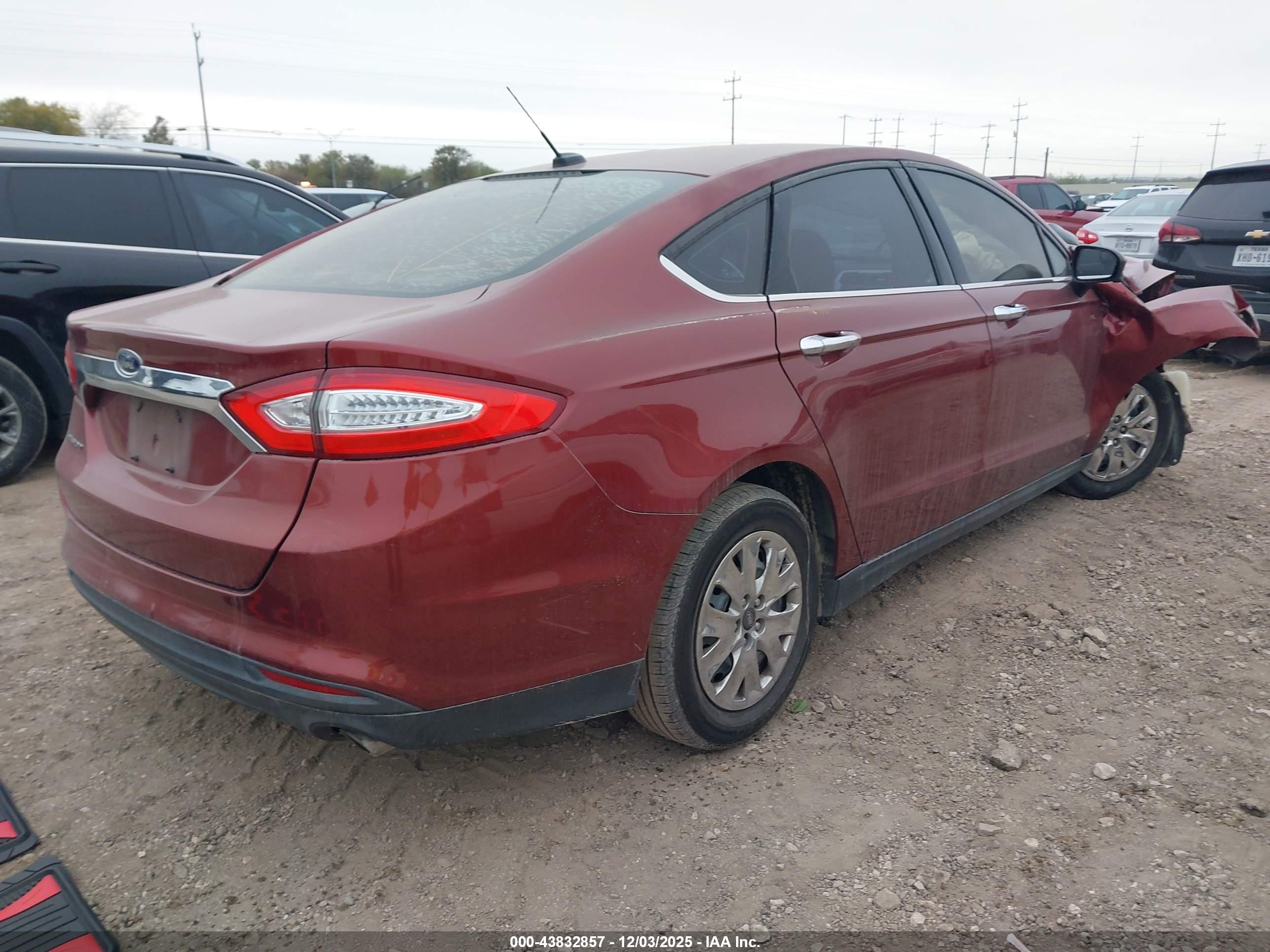 FORD FUSION image 4