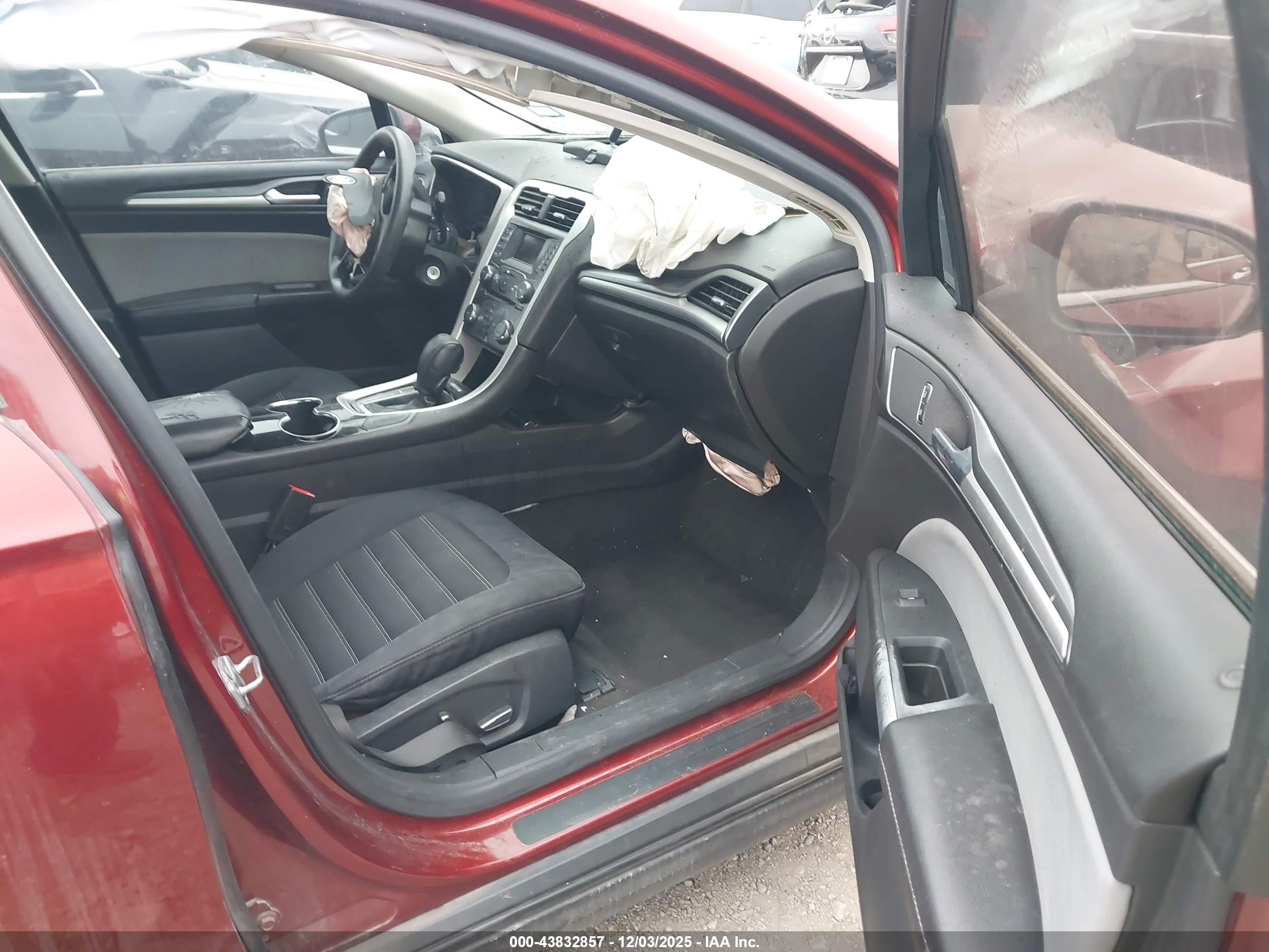 FORD FUSION image 5