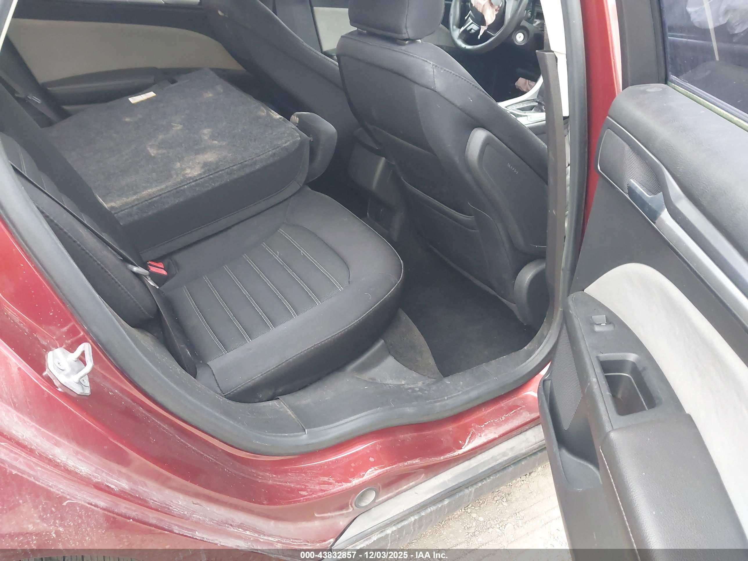 FORD FUSION image 8