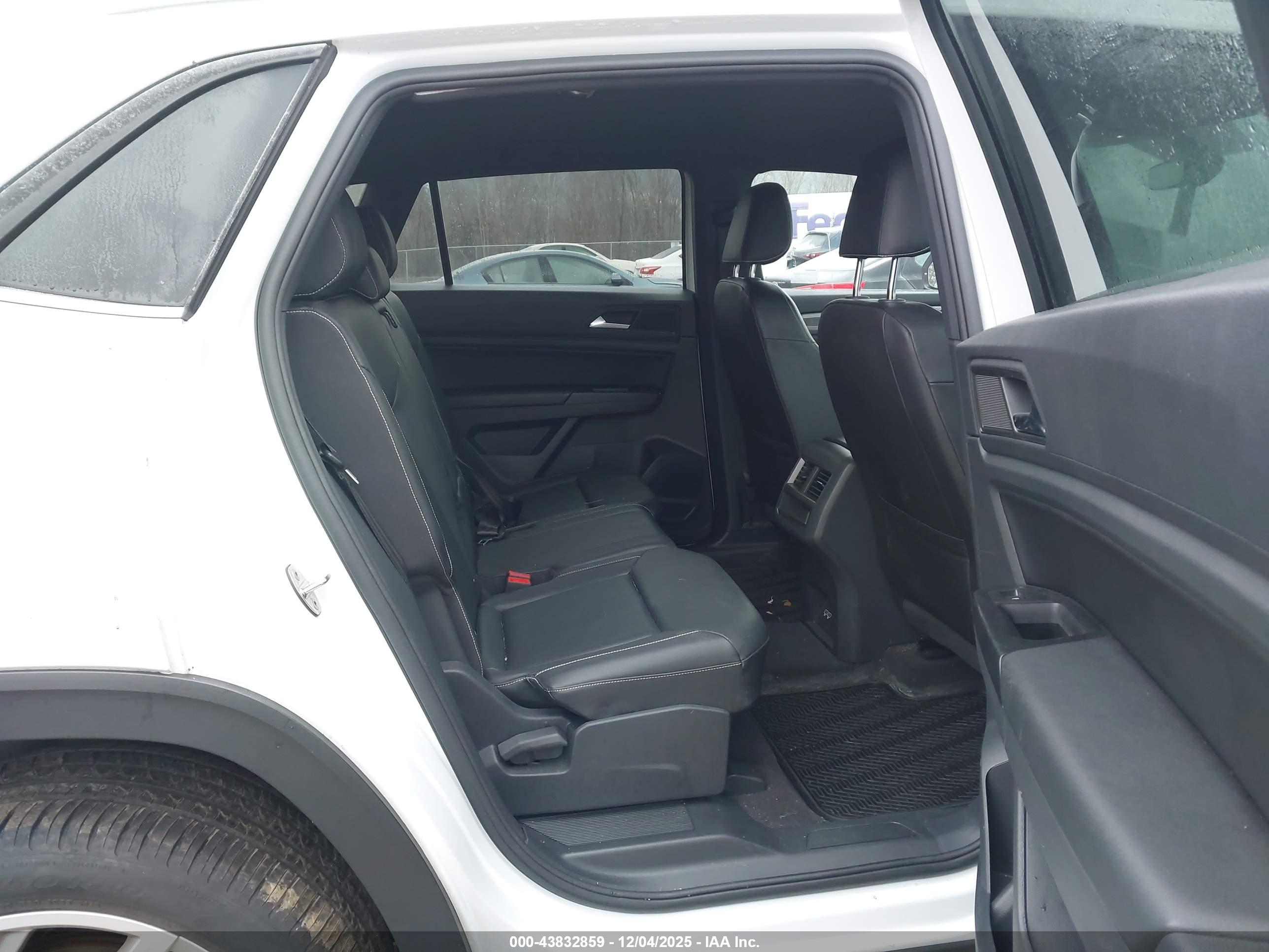 VOLKSWAGEN ATLAS image 8