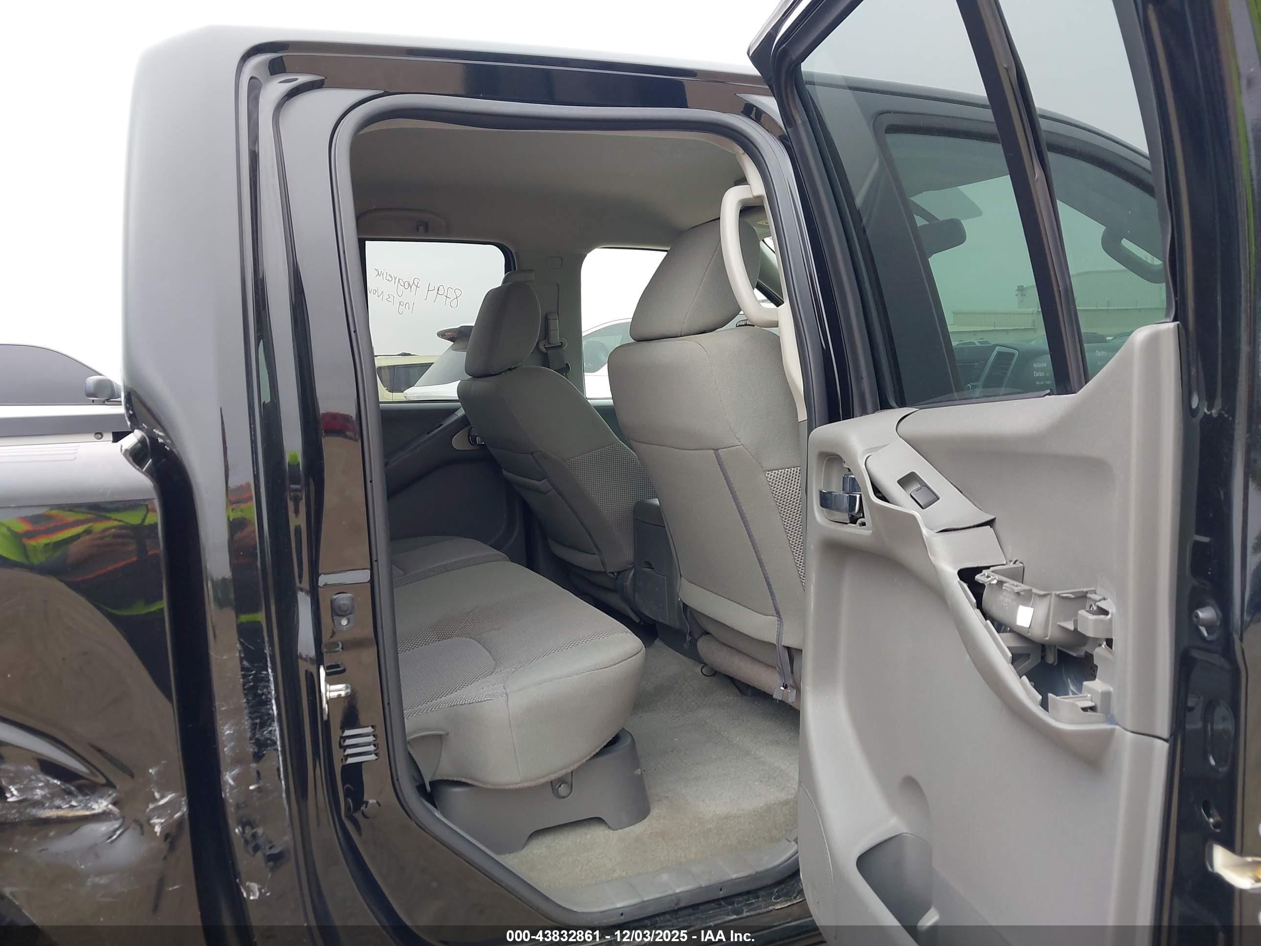 NISSAN FRONTIER image 8