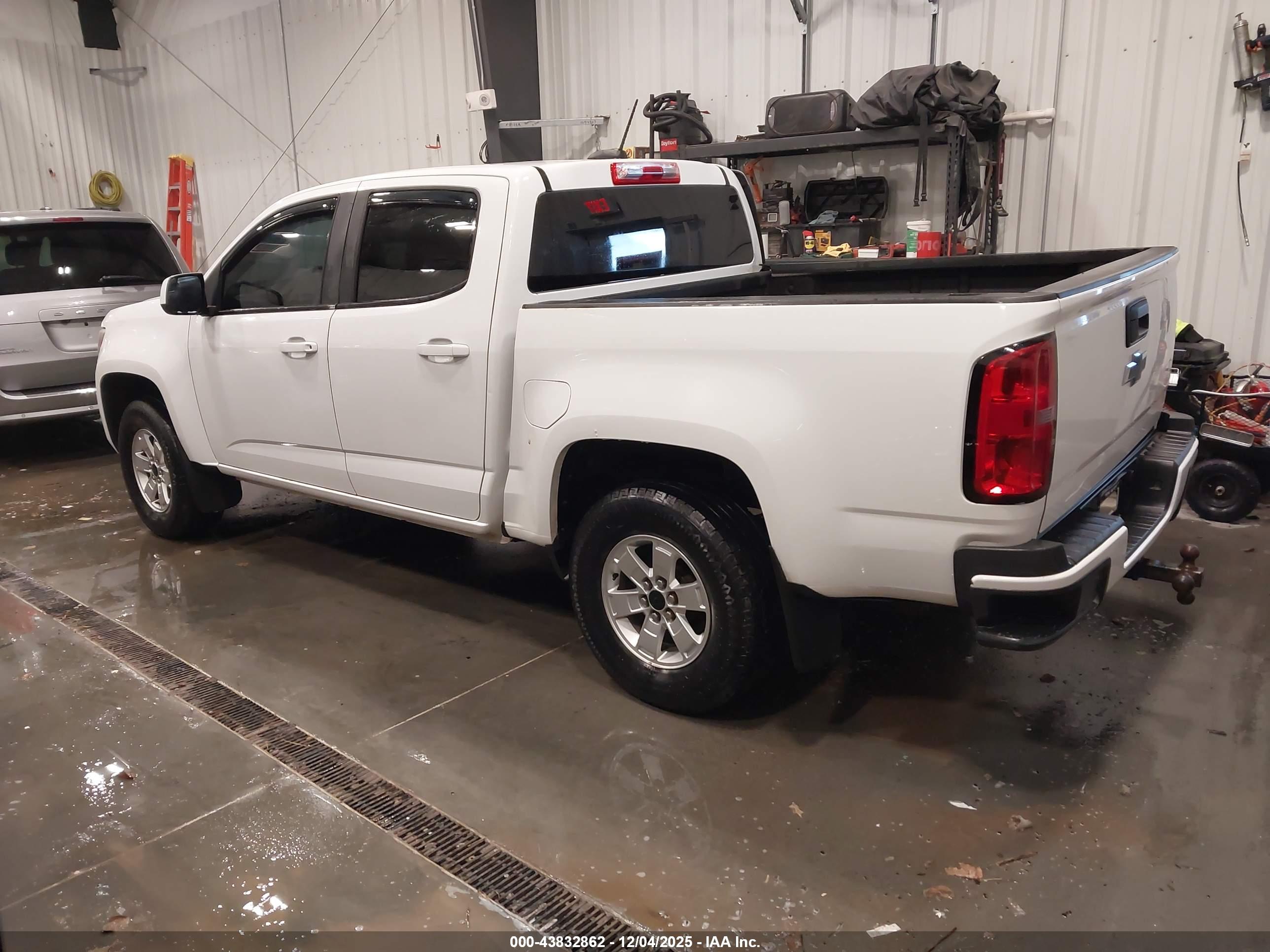 CHEVROLET COLORADO image 3