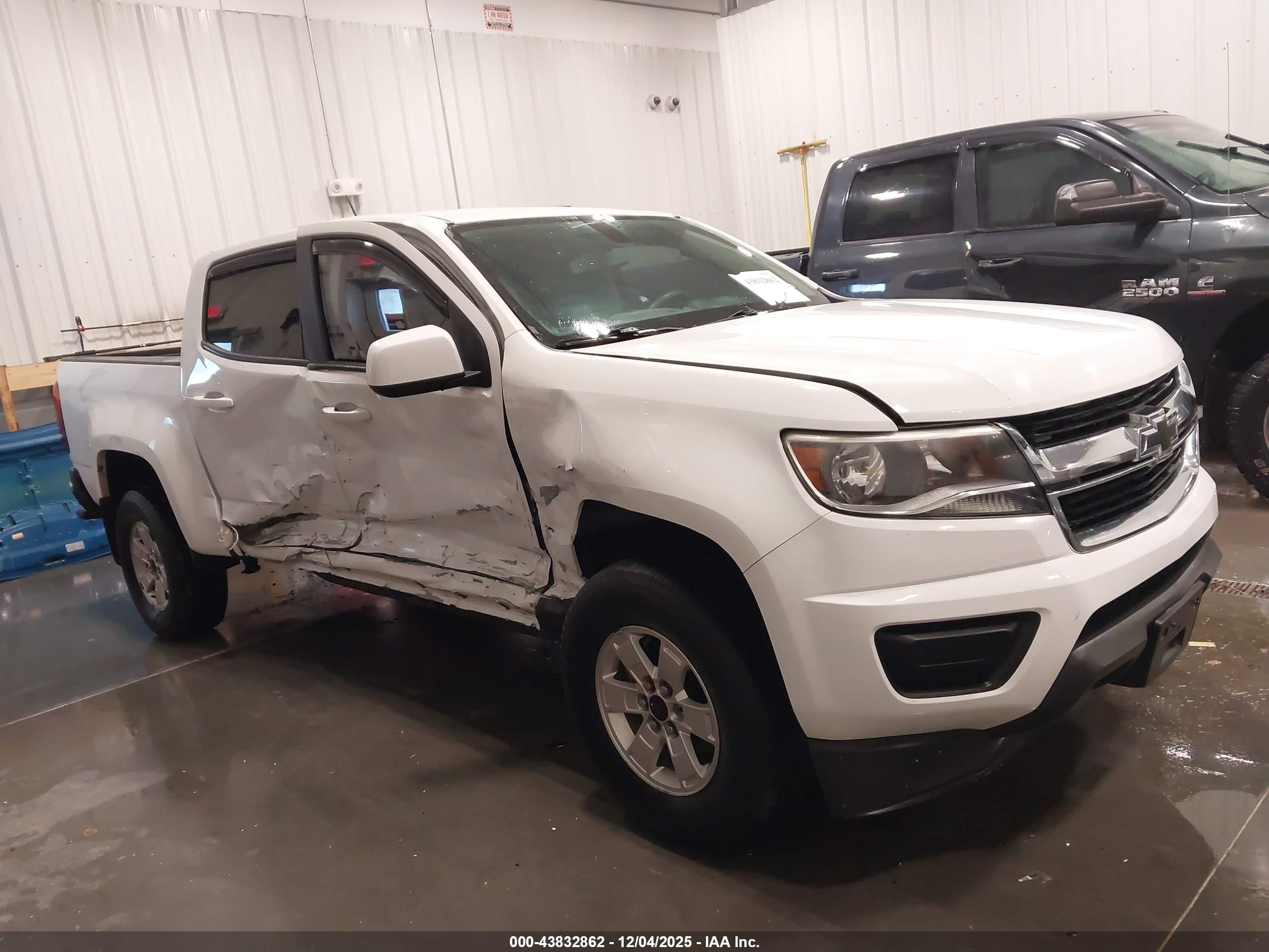 CHEVROLET COLORADO image 6