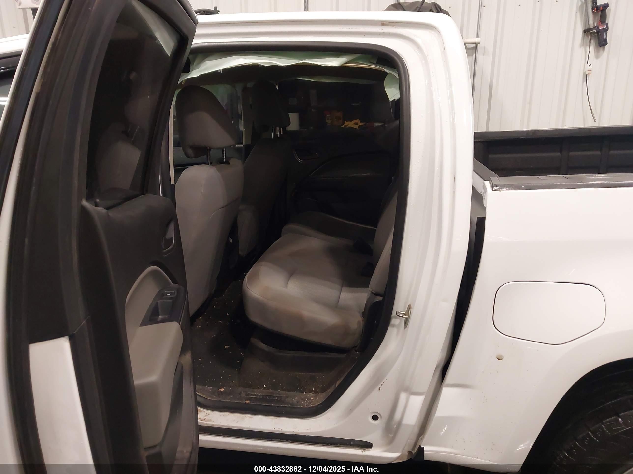 CHEVROLET COLORADO image 8