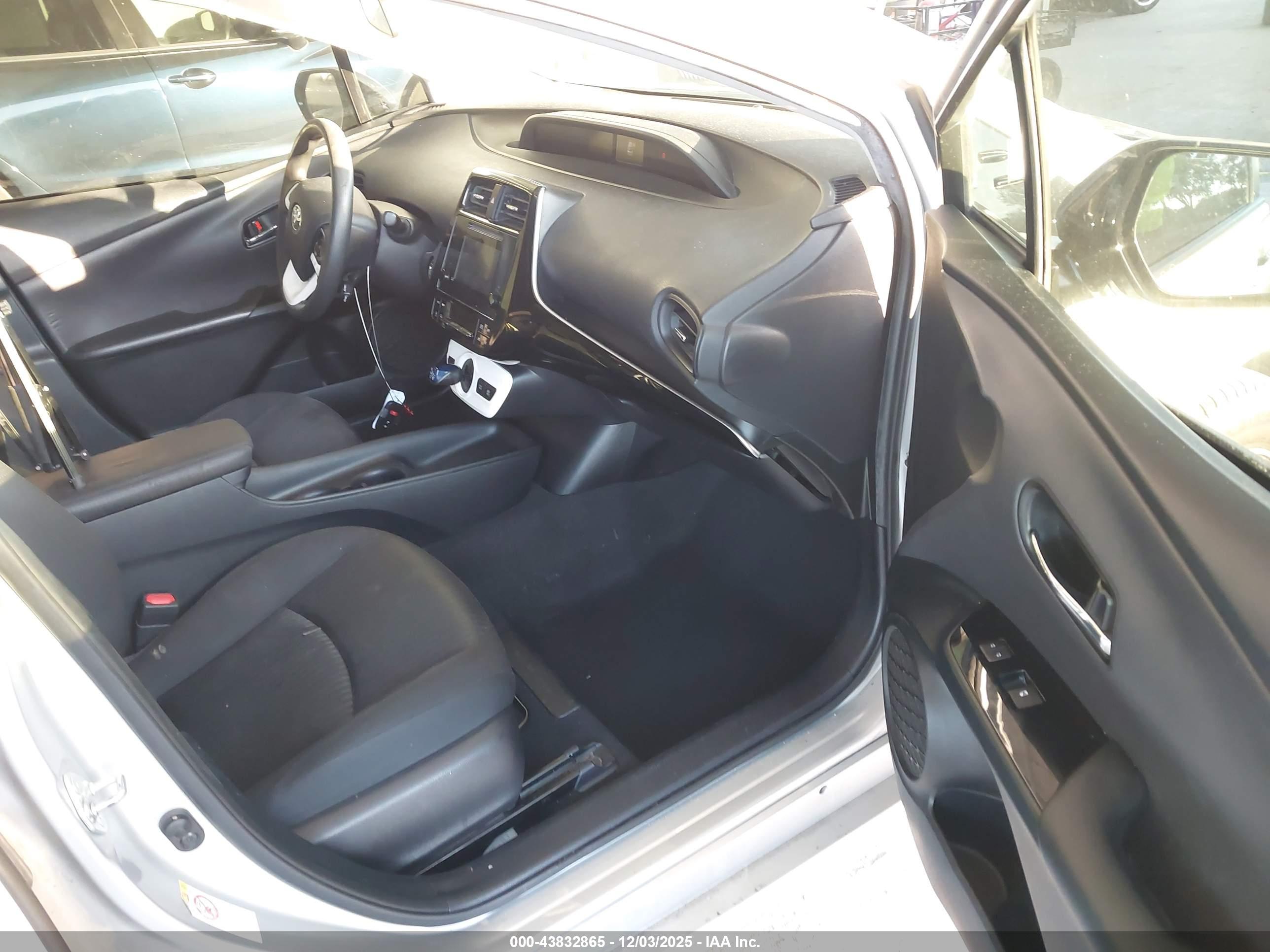 TOYOTA PRIUS image 5