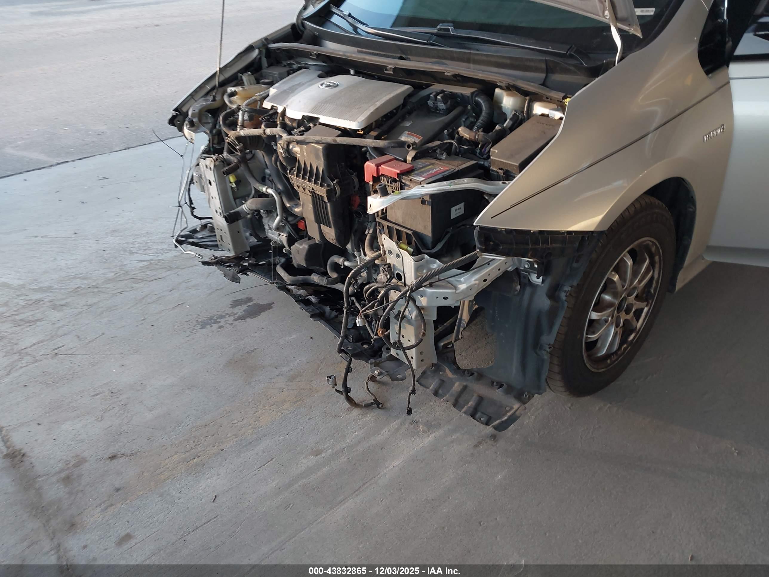 TOYOTA PRIUS image 6