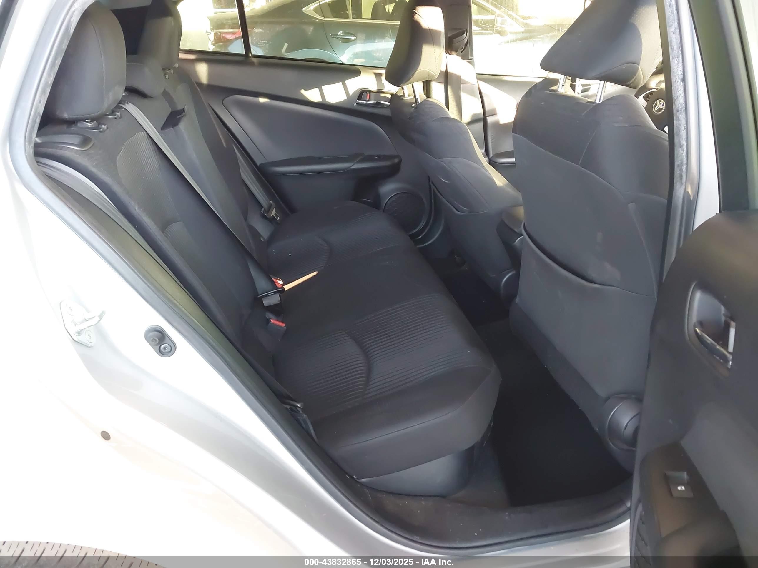 TOYOTA PRIUS image 8