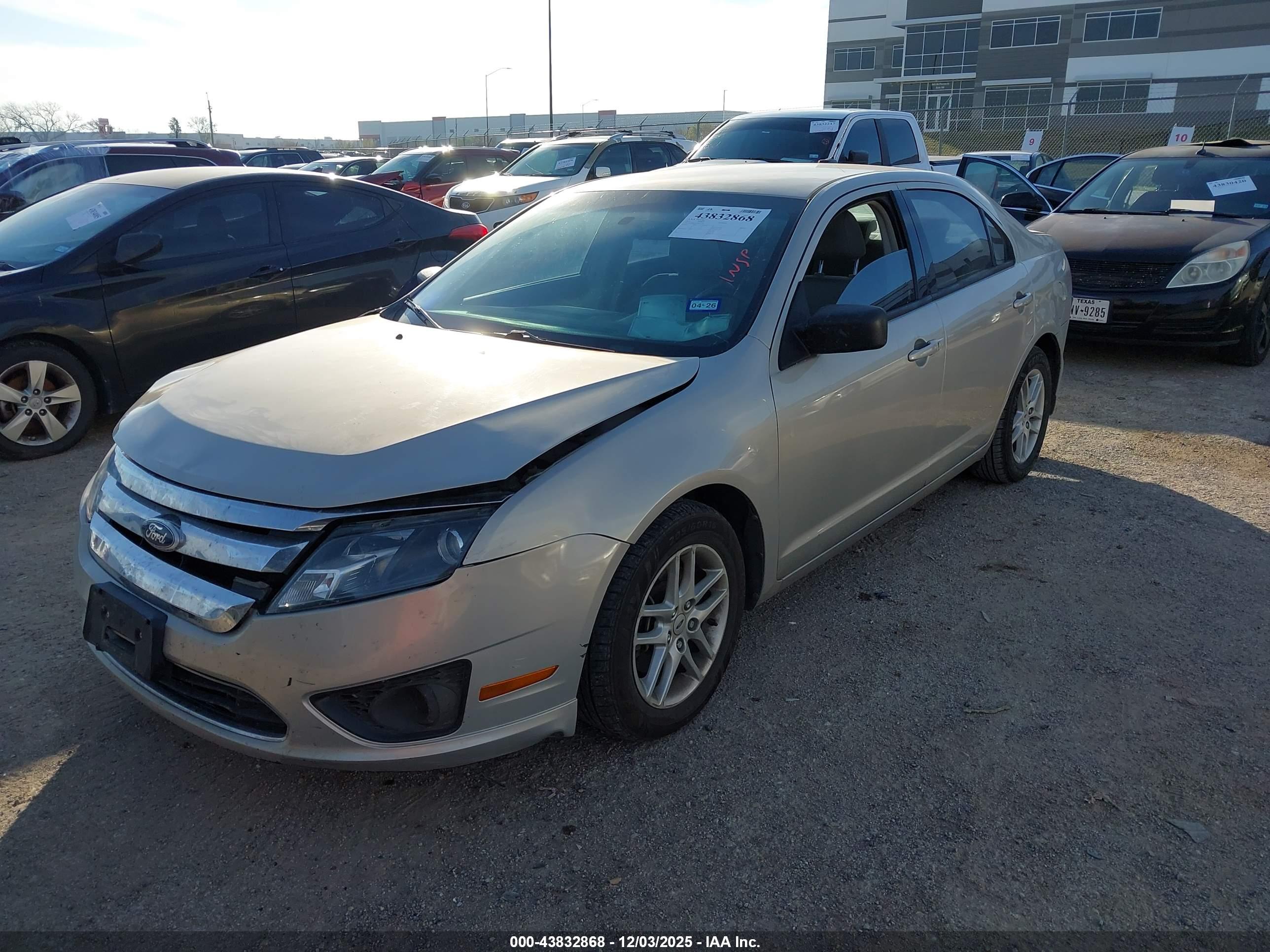 FORD FUSION image 2