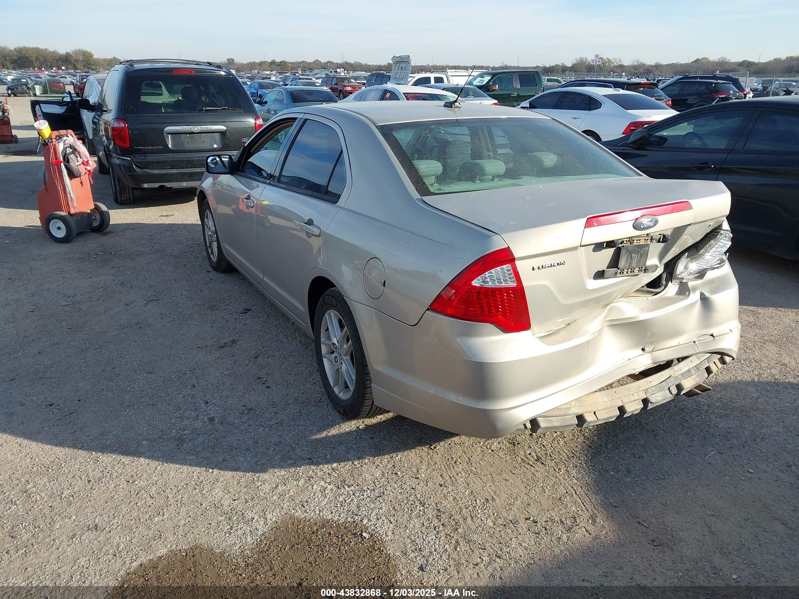 FORD FUSION image 3