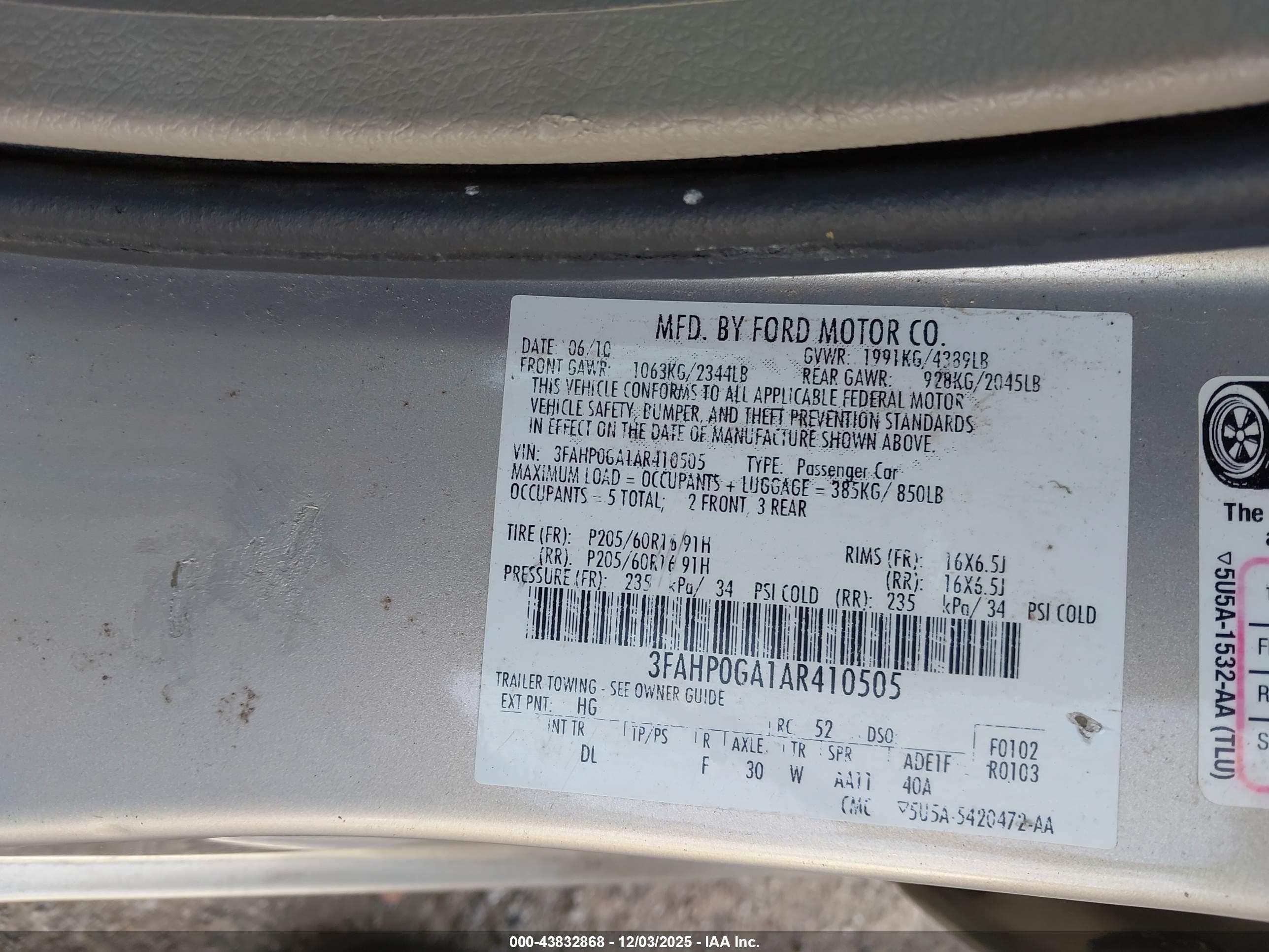 FORD FUSION image 9