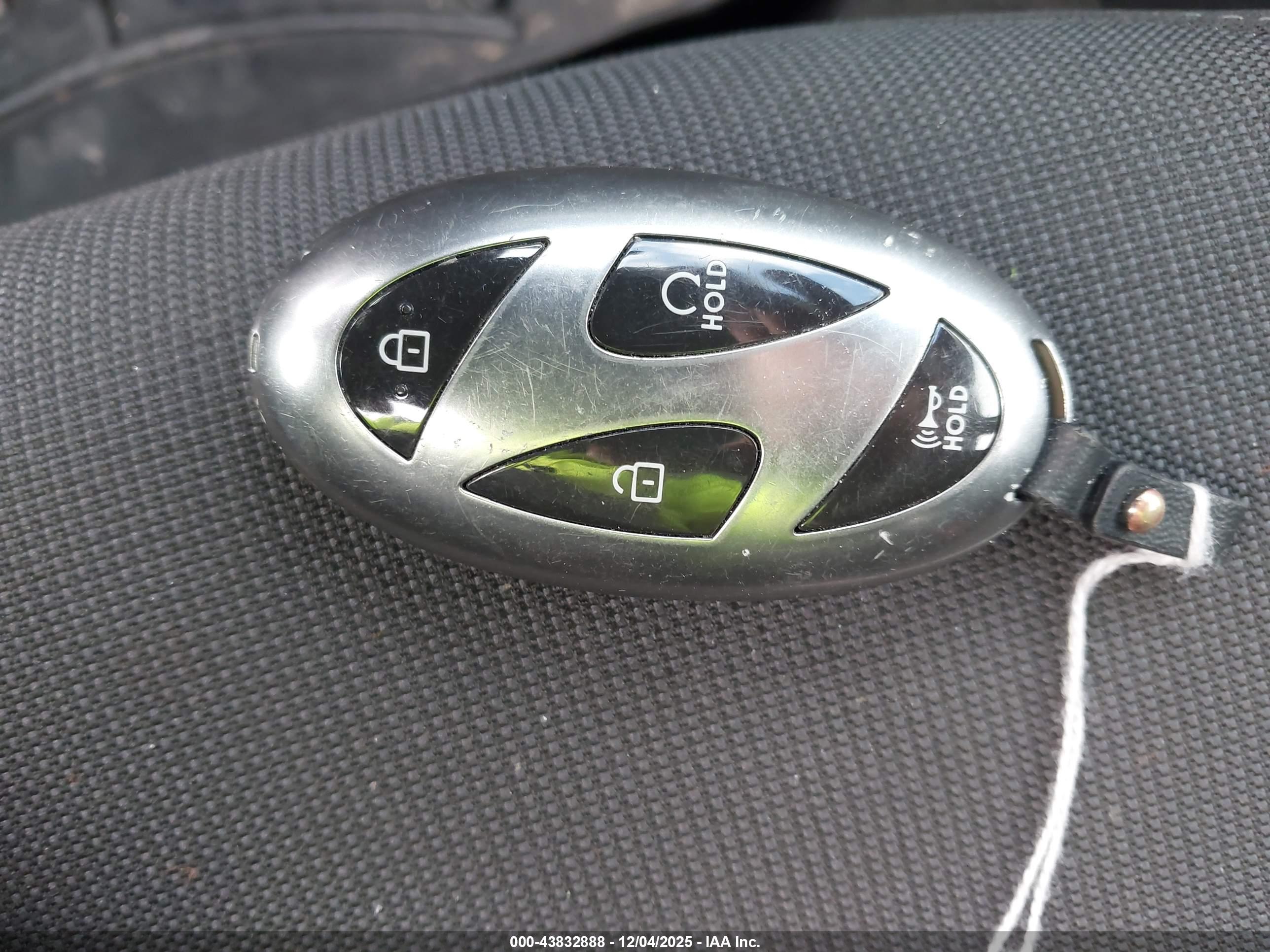 HYUNDAI KONA image 11