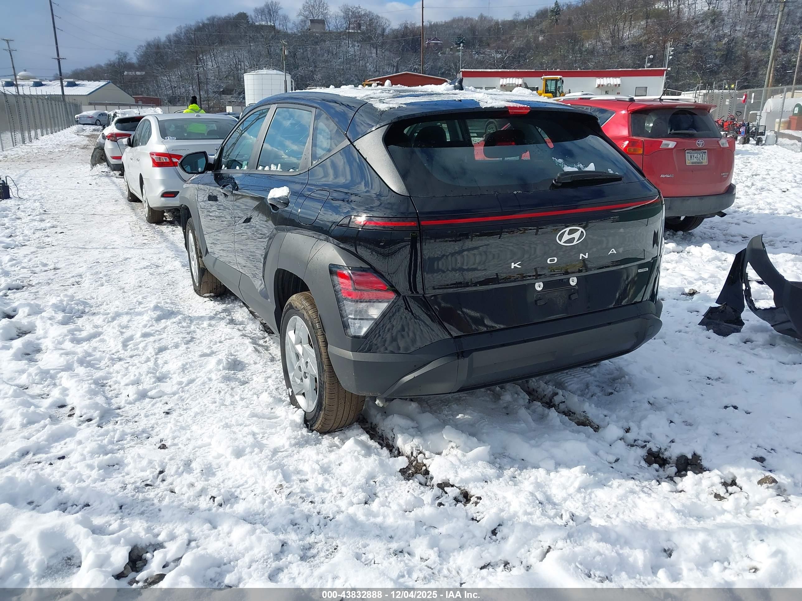 HYUNDAI KONA image 3