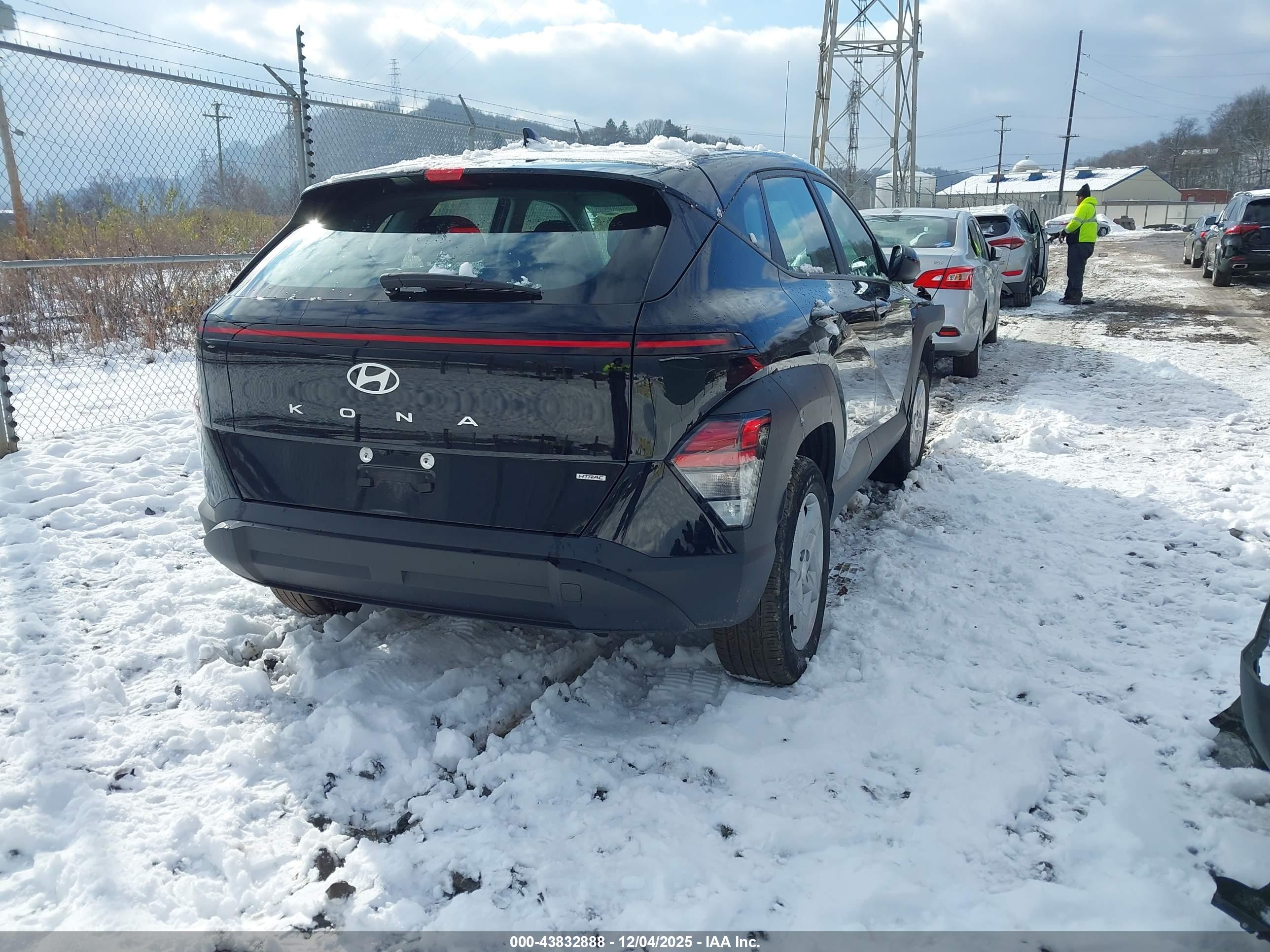 HYUNDAI KONA image 4