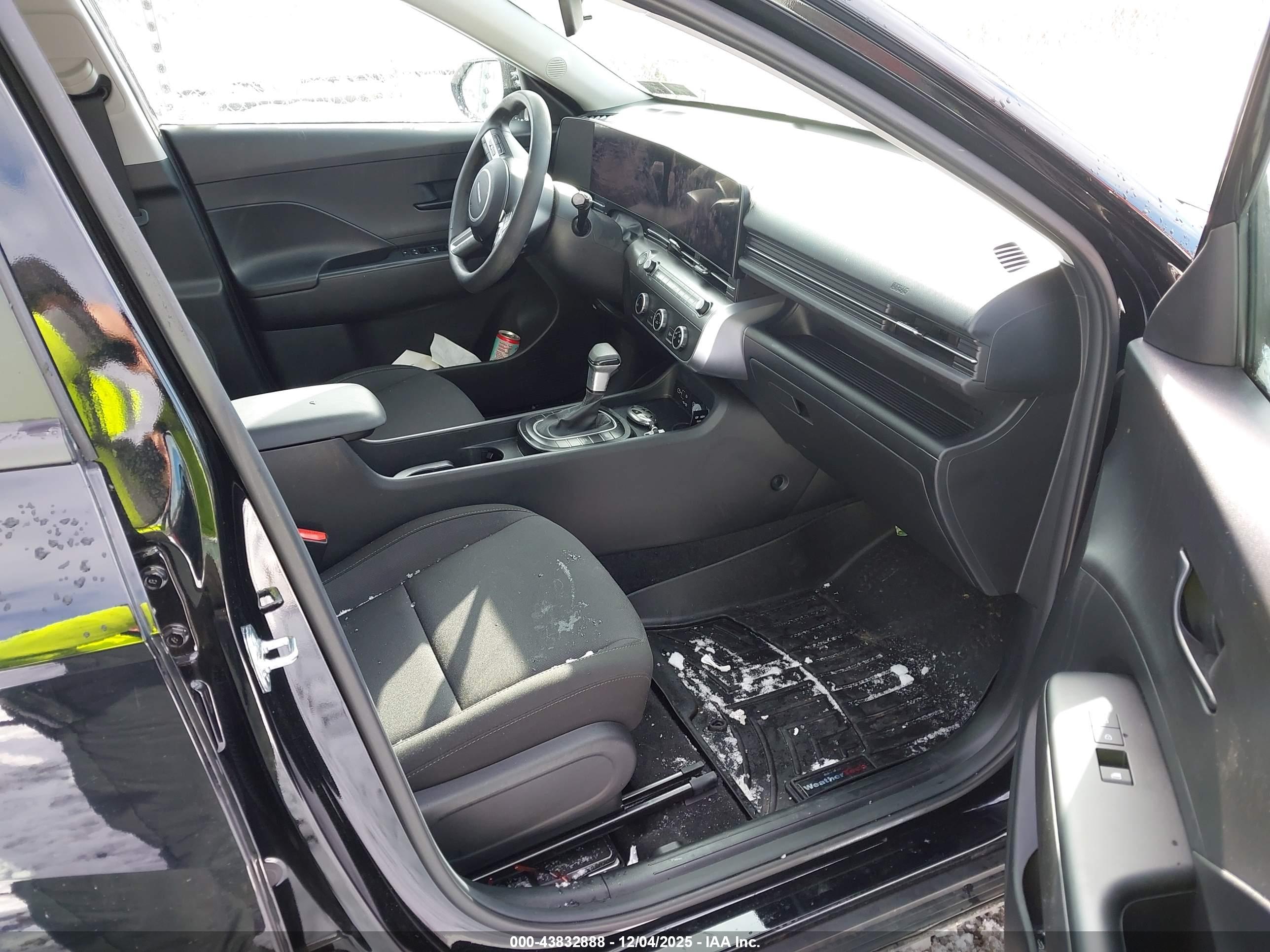 HYUNDAI KONA image 5