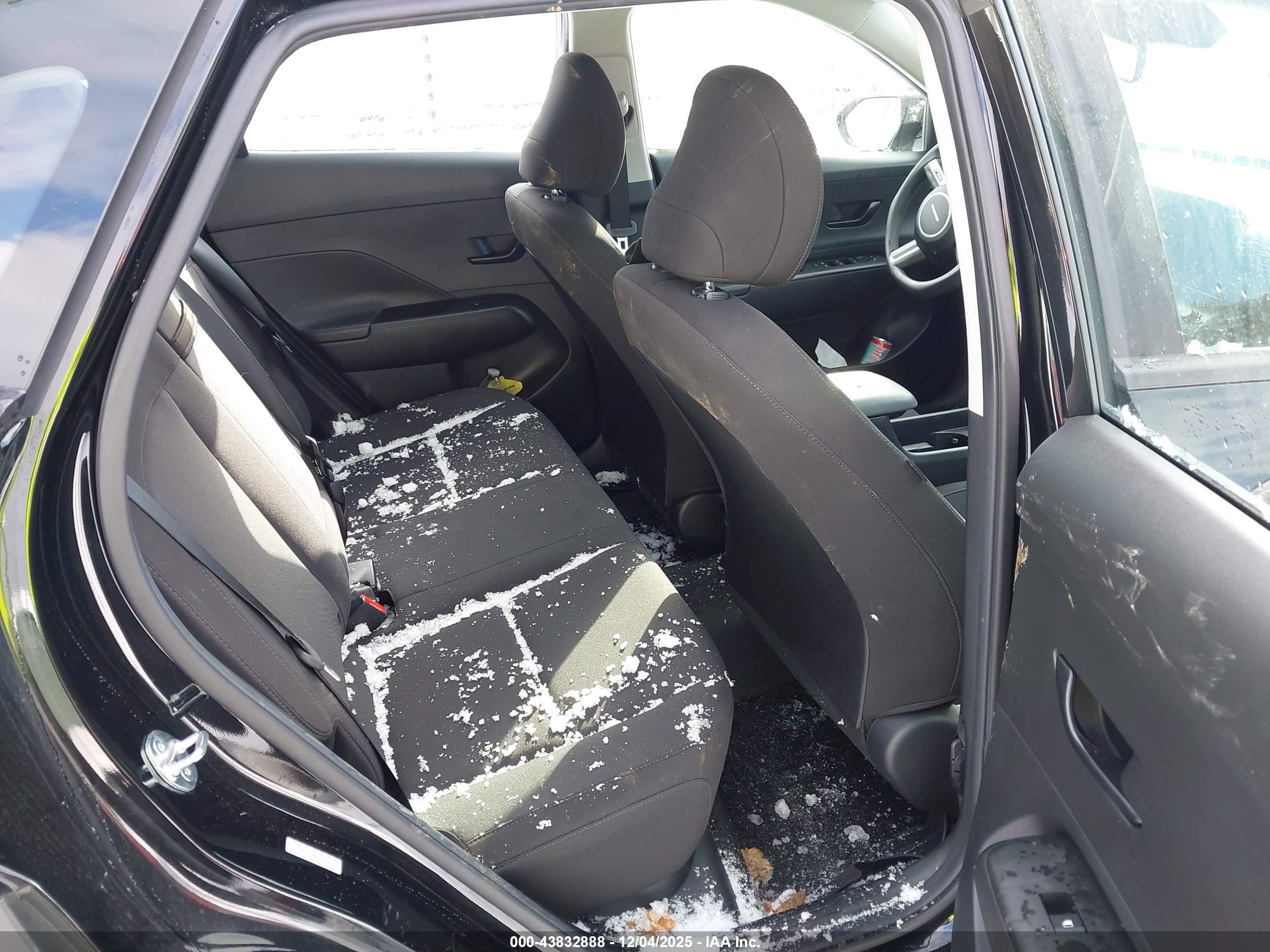 HYUNDAI KONA image 8