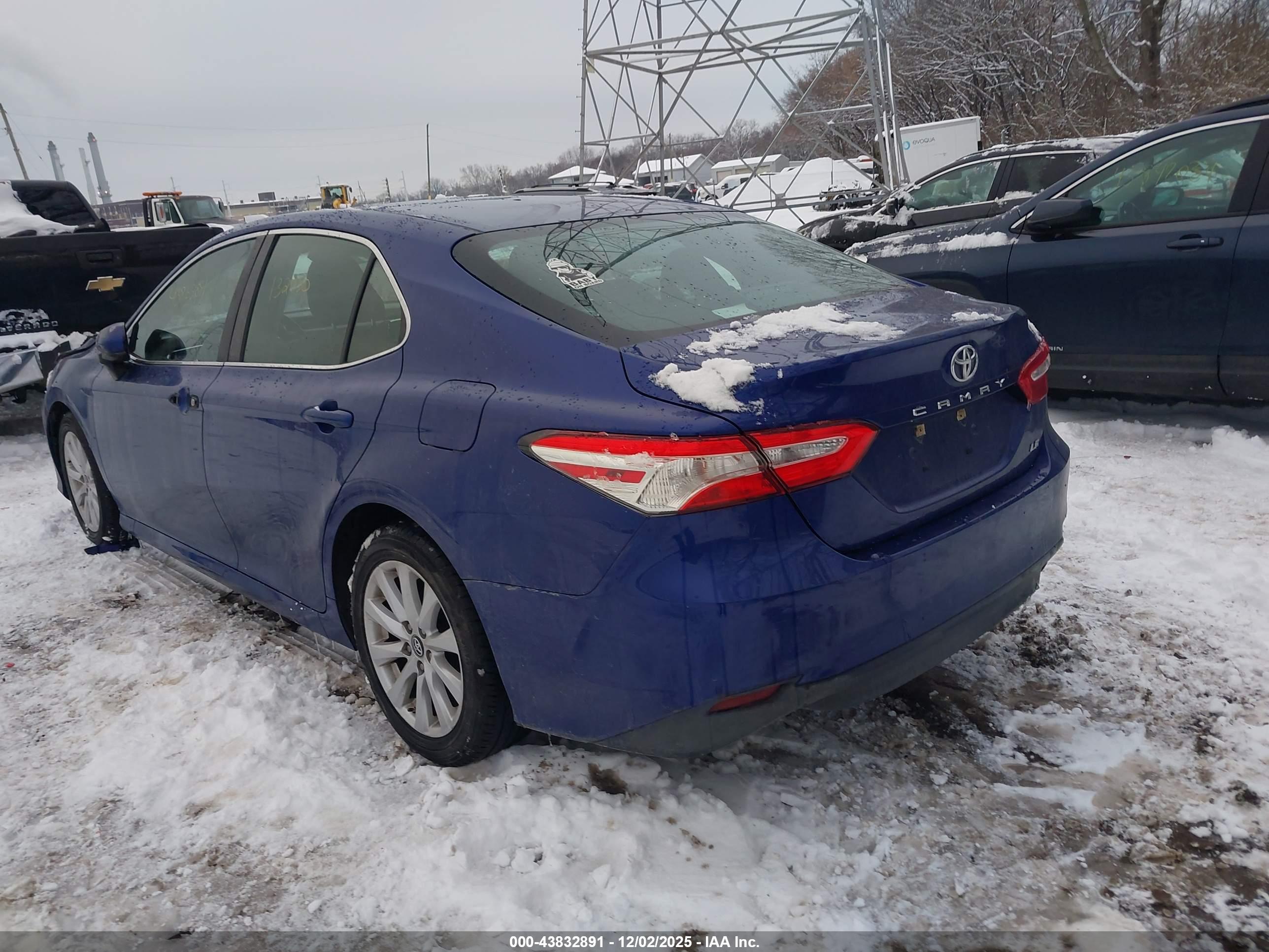 TOYOTA CAMRY image 3