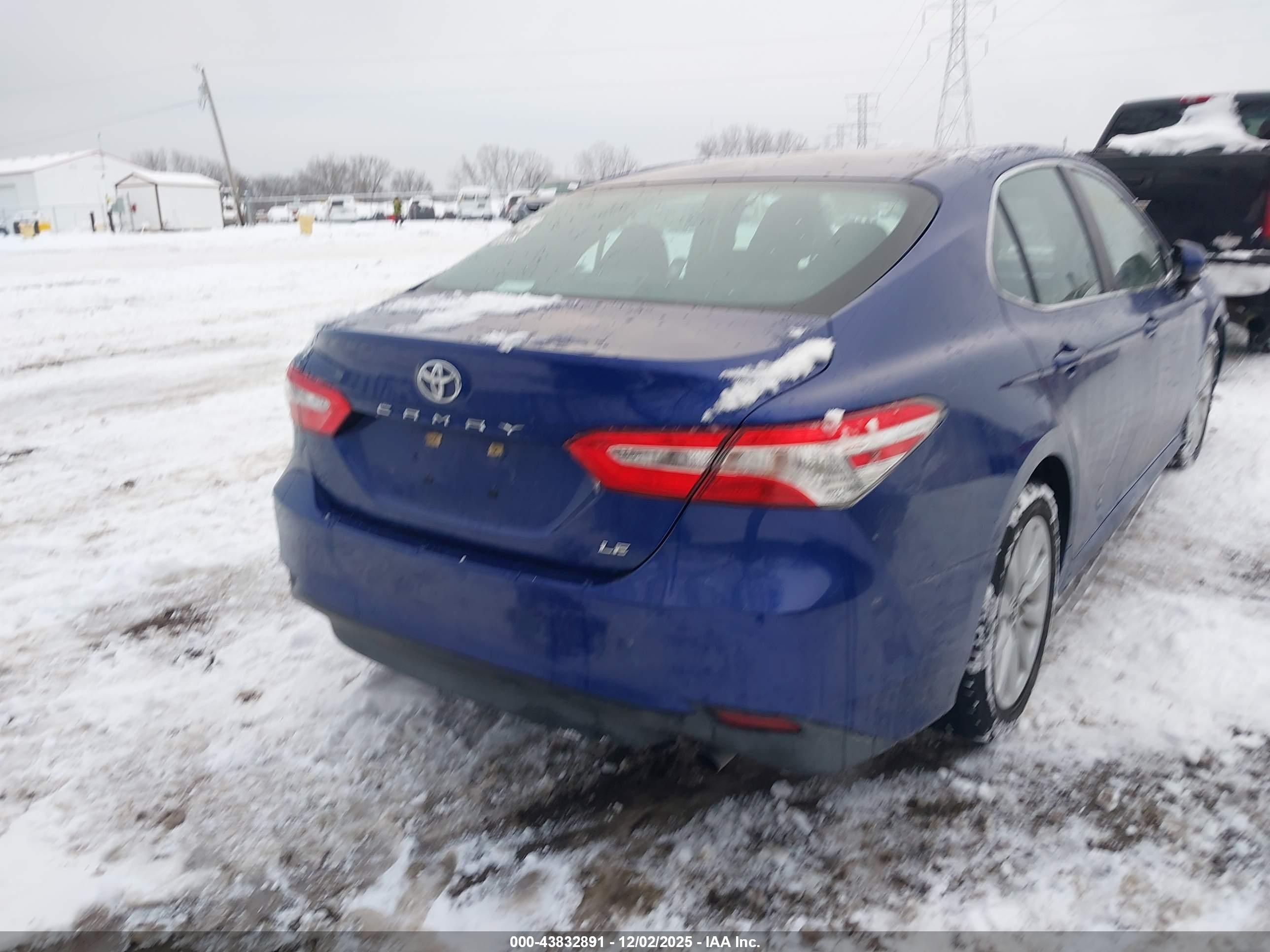 TOYOTA CAMRY image 4