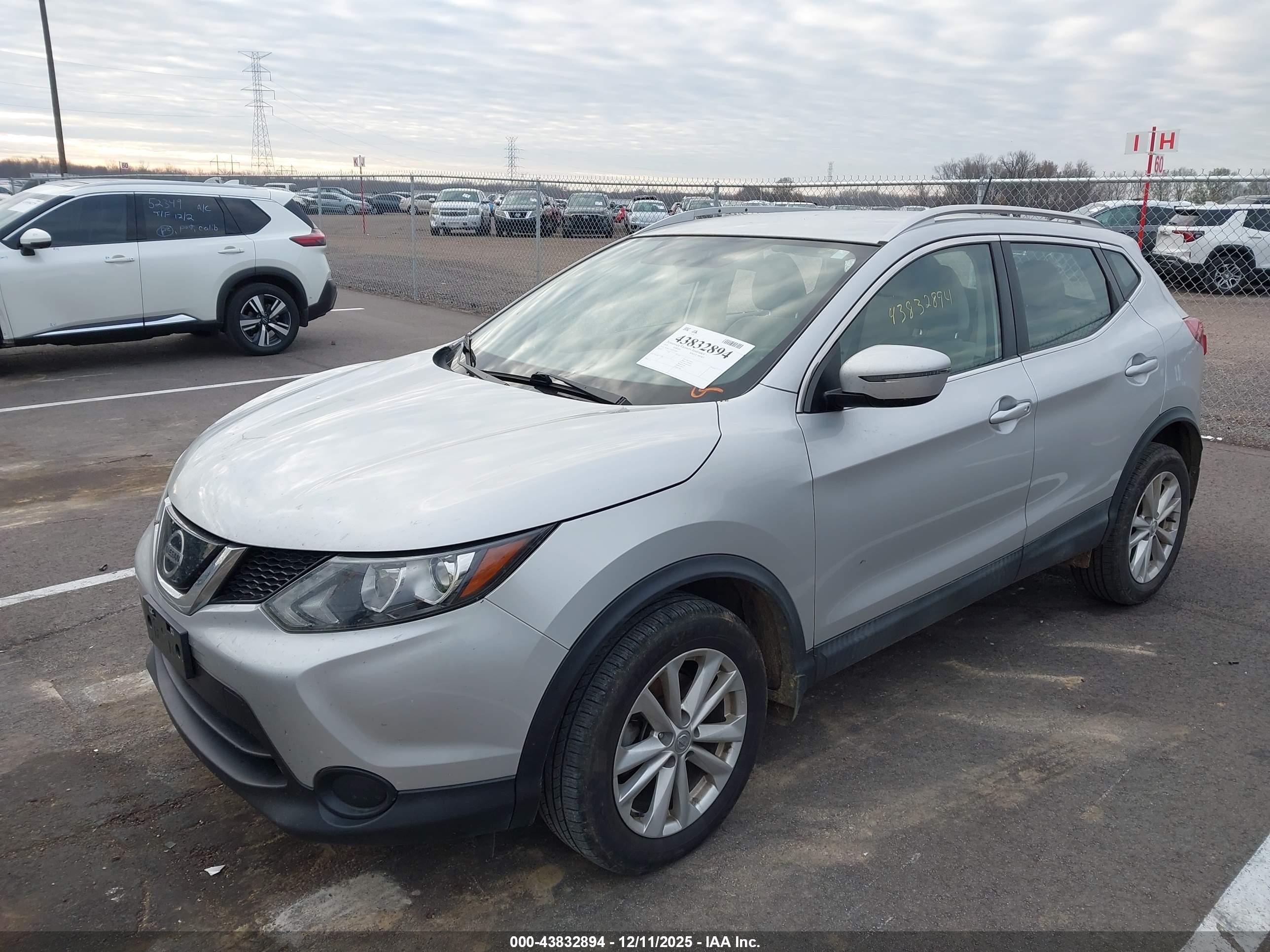 NISSAN ROGUE image 2