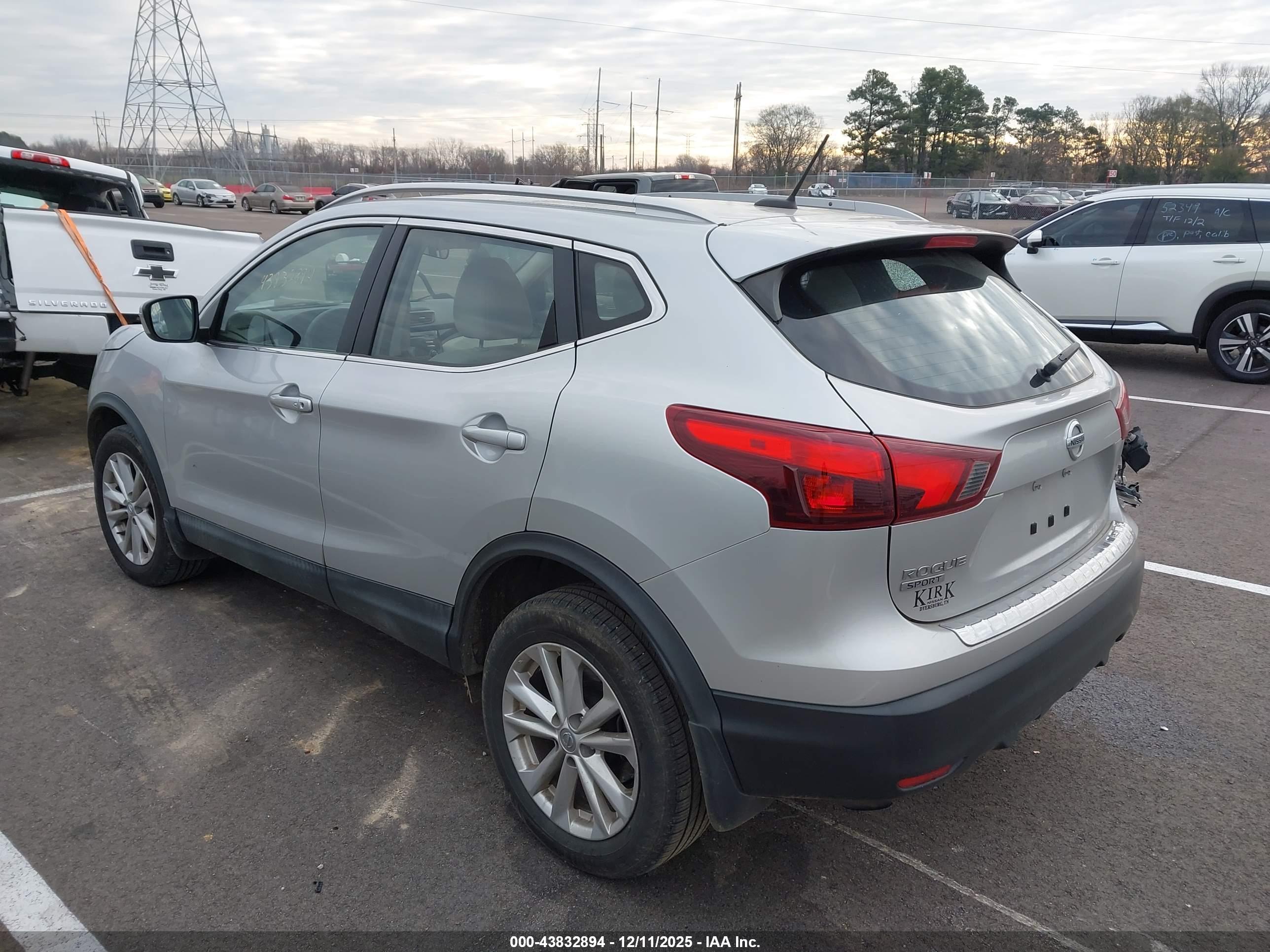 NISSAN ROGUE image 3
