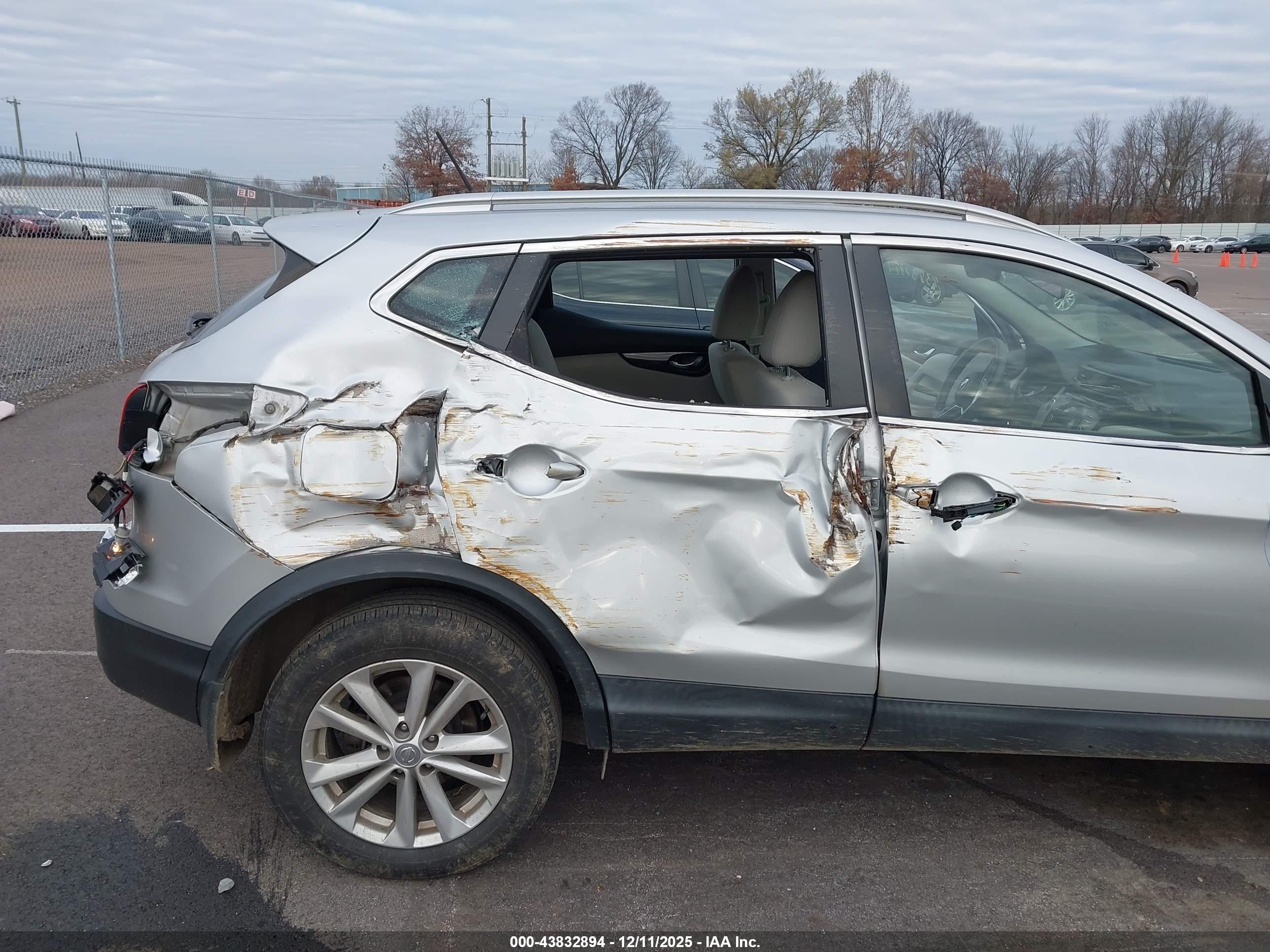 NISSAN ROGUE image 6