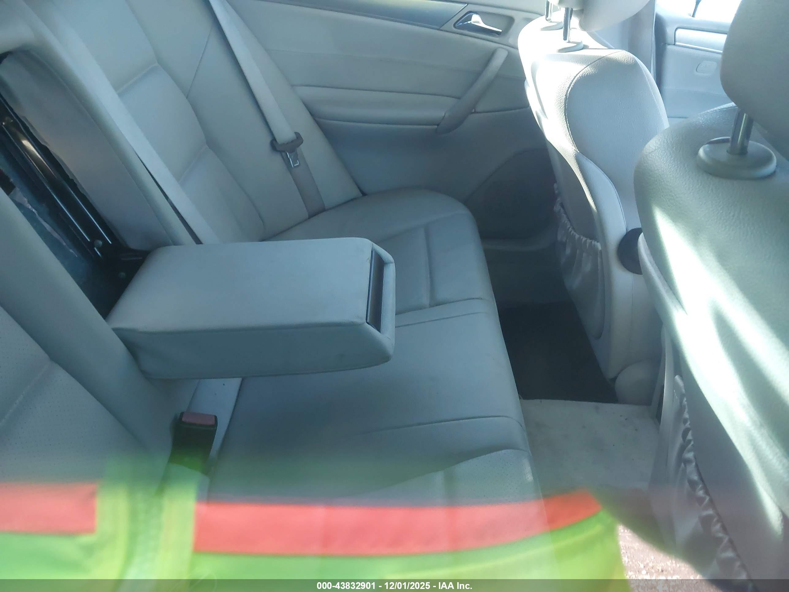 MERCEDES-BENZ C image 8