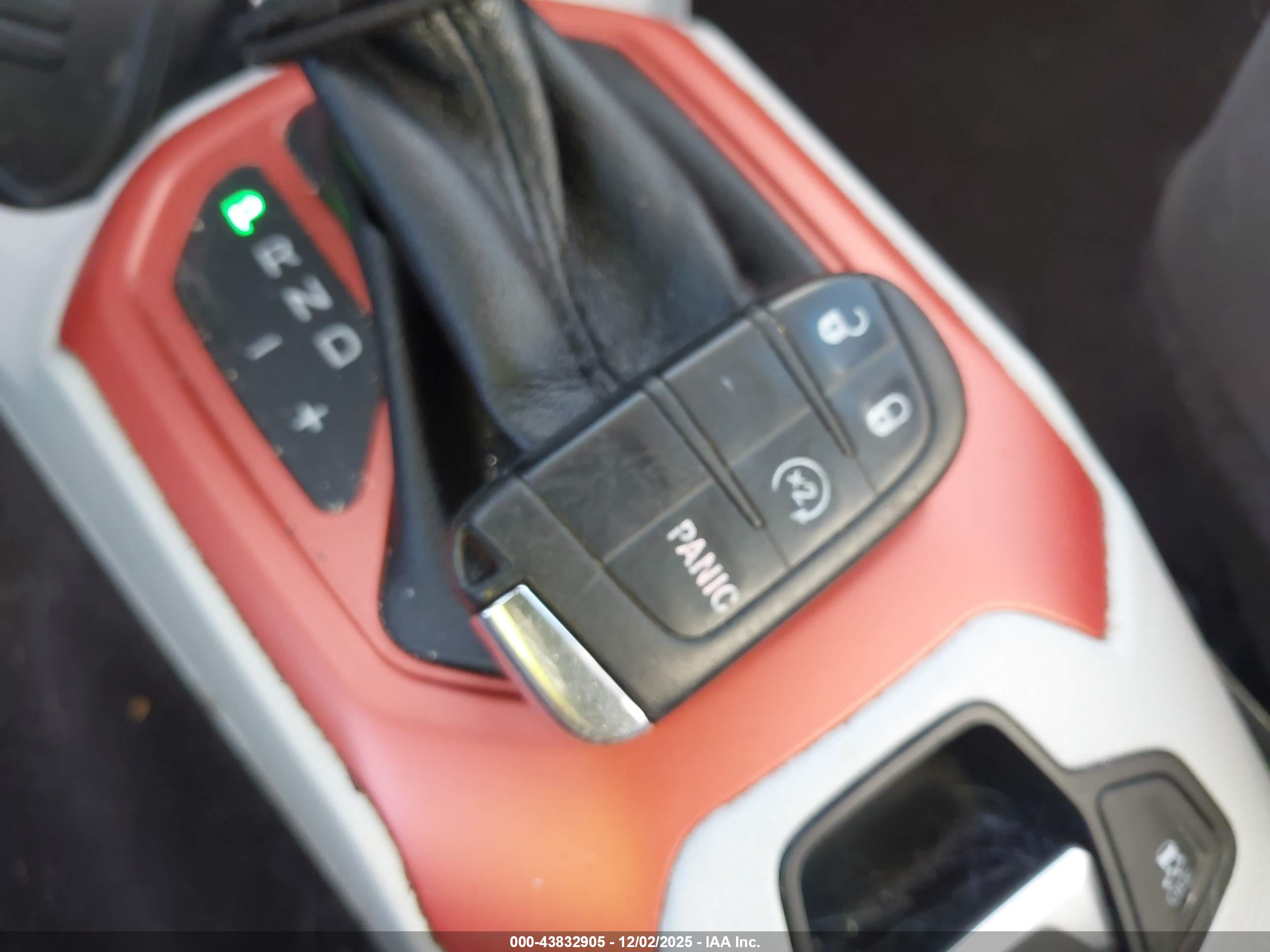 JEEP RENEGADE image 11