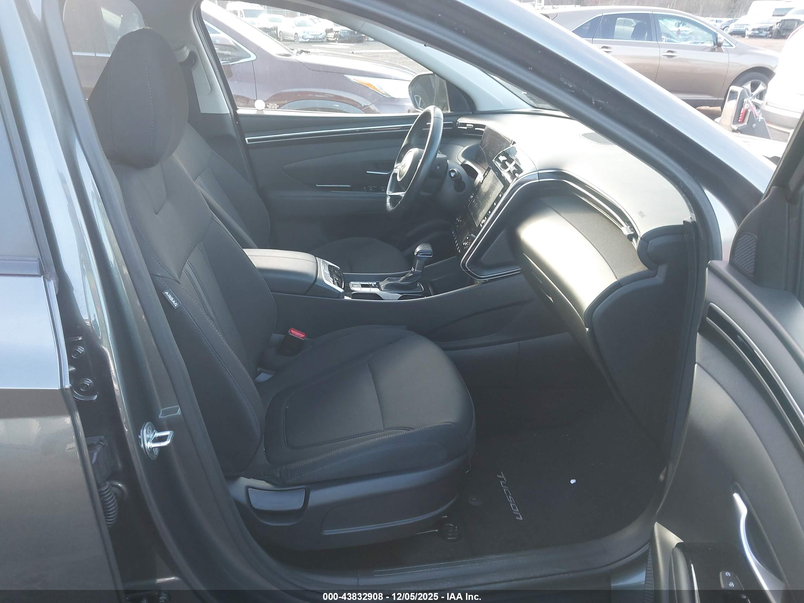 HYUNDAI TUCSON image 5