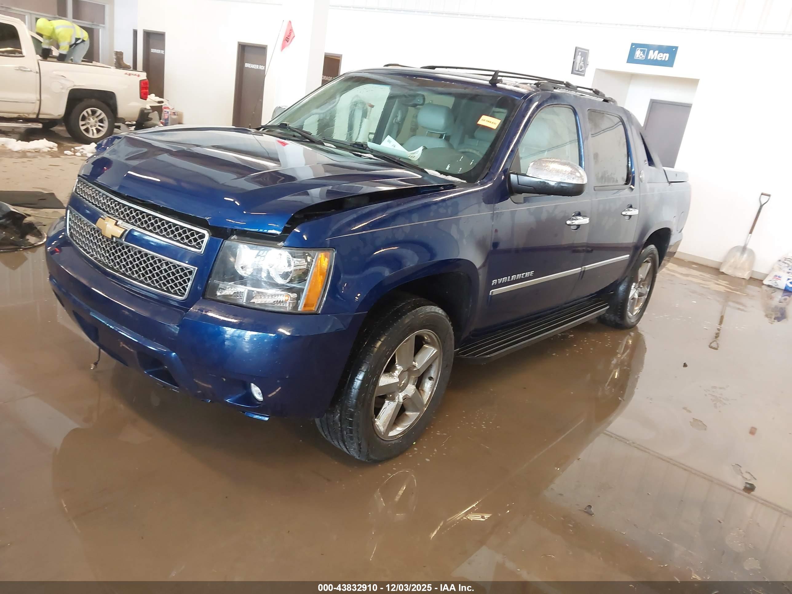 CHEVROLET AVALANCHE image 2