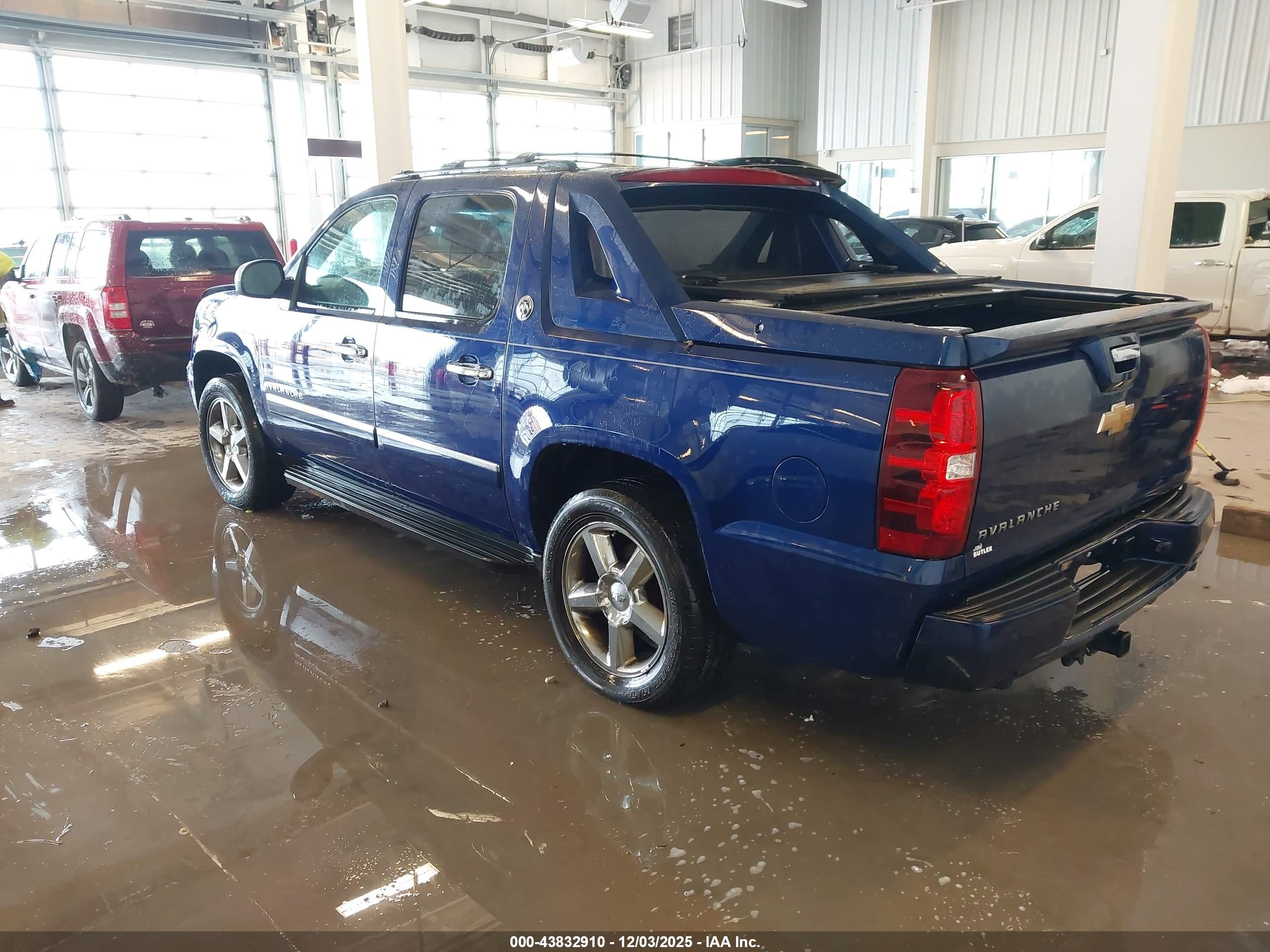 CHEVROLET AVALANCHE image 3