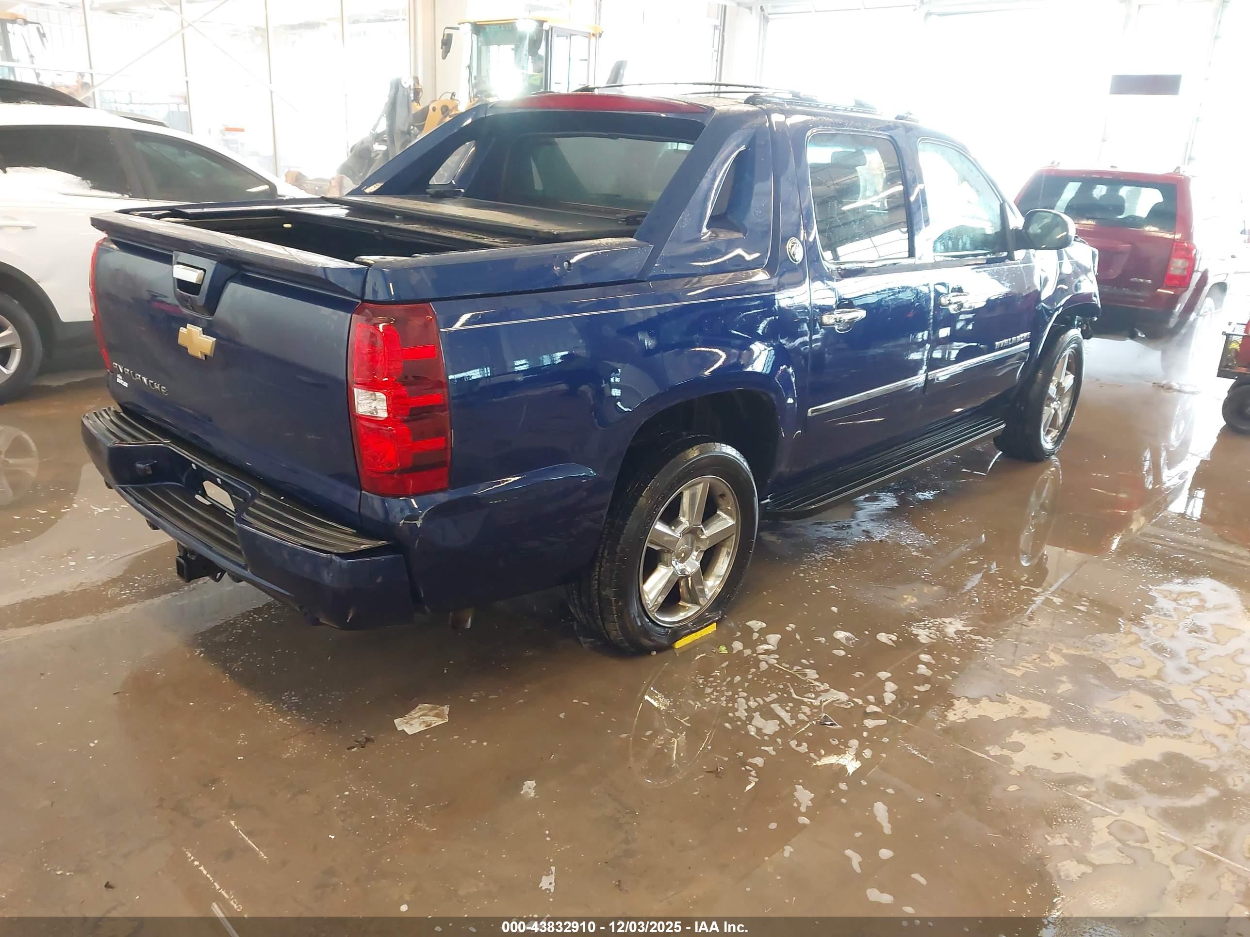 CHEVROLET AVALANCHE image 4