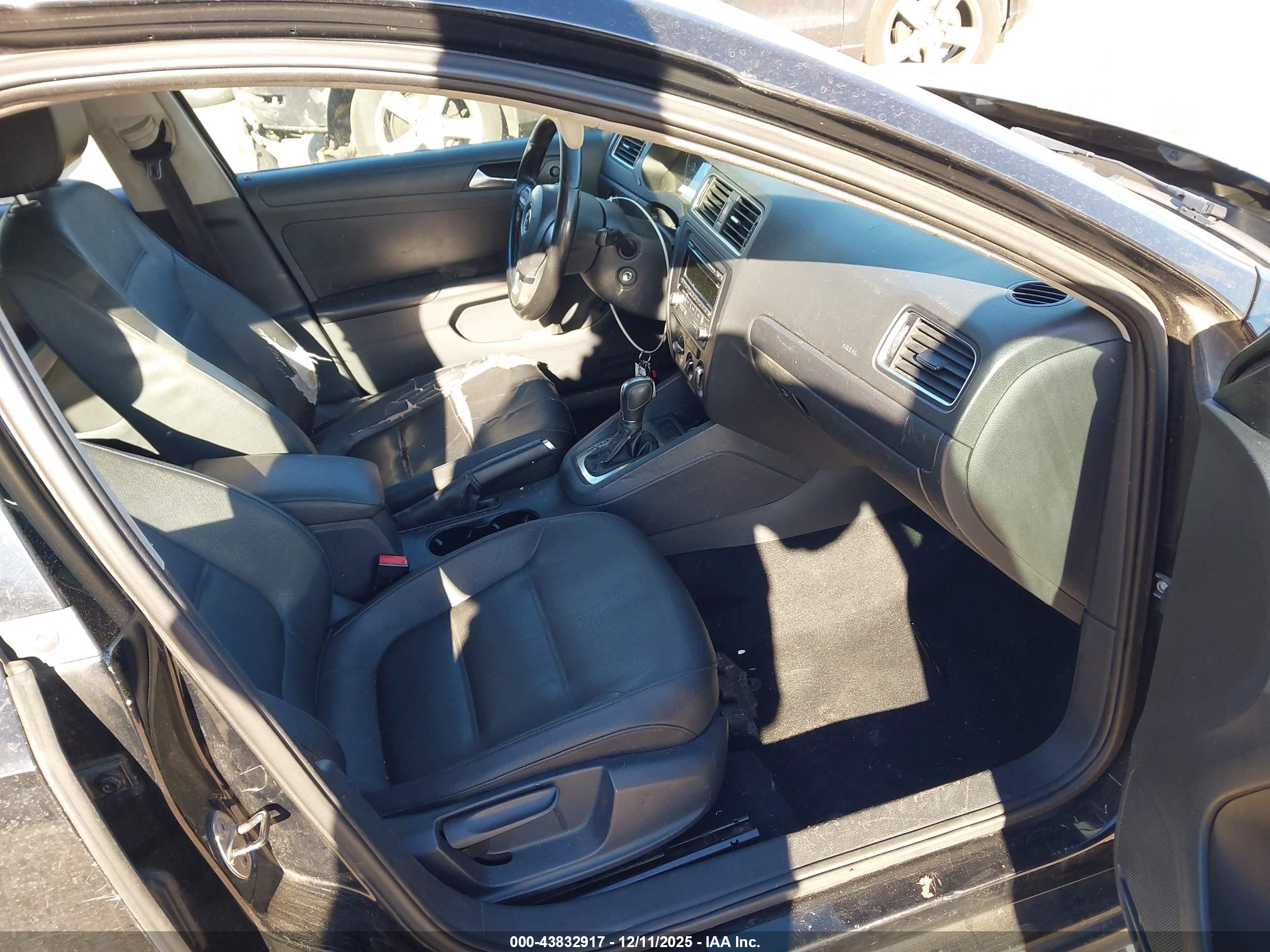 VOLKSWAGEN JETTA image 5