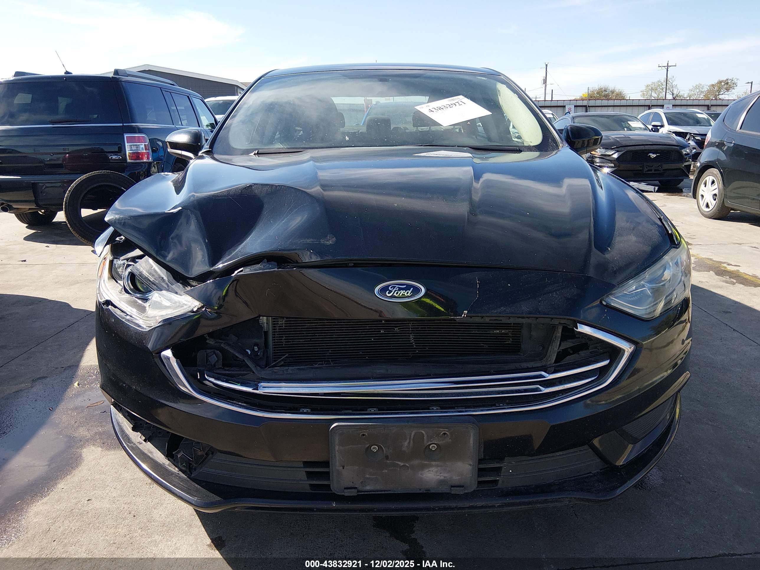 FORD FUSION image 6