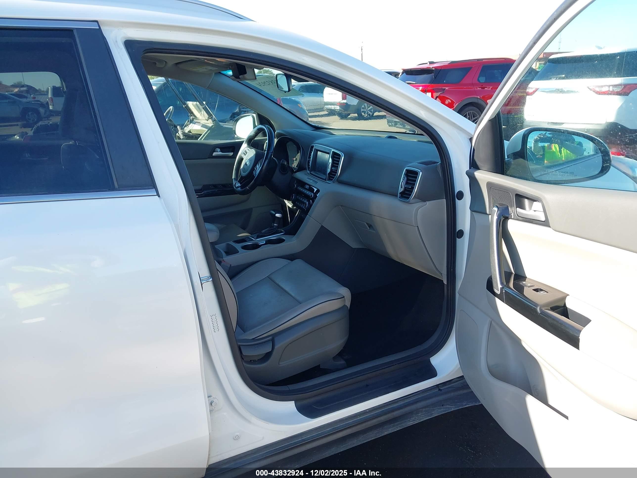 KIA SPORTAGE image 5