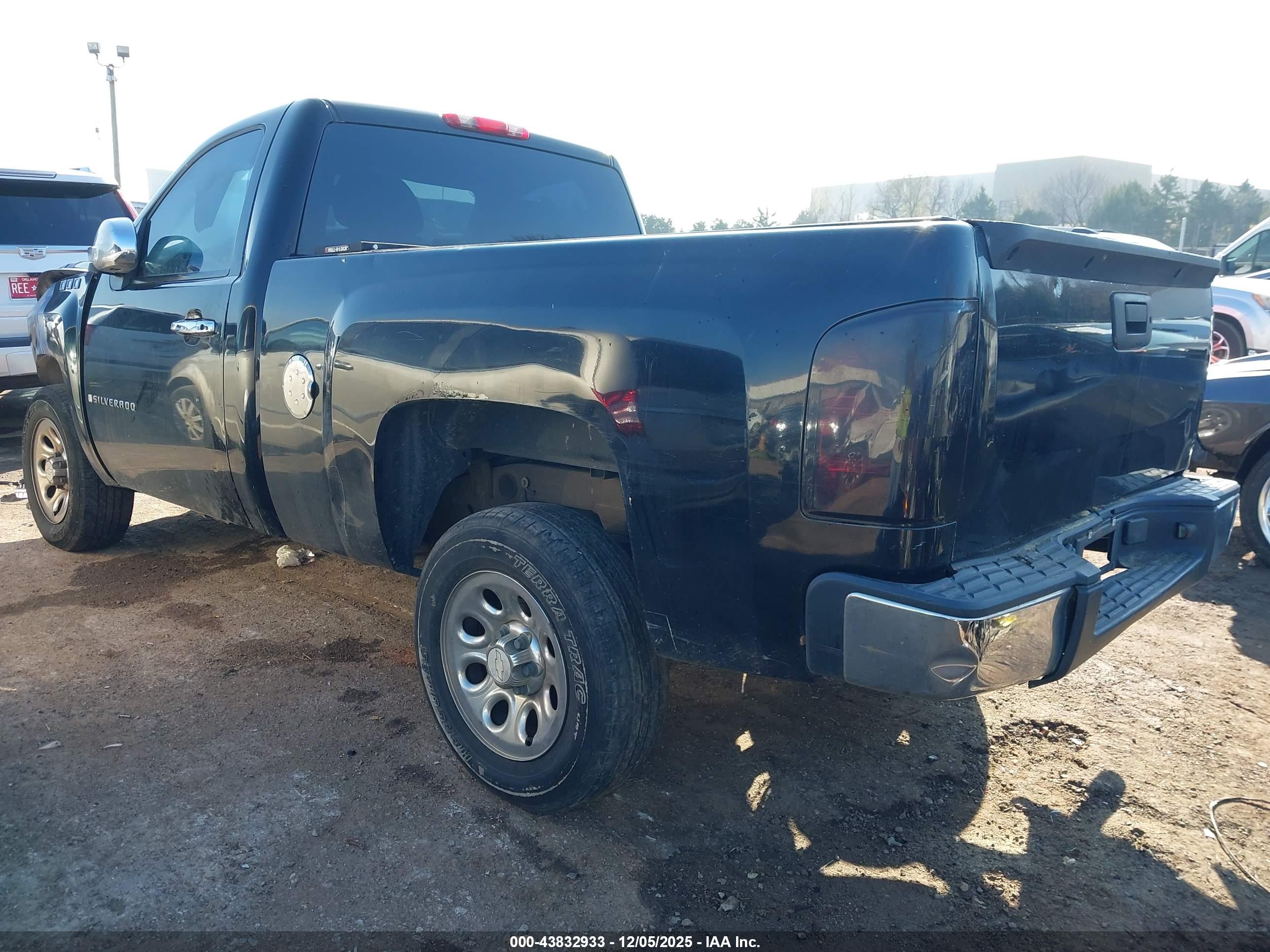 CHEVROLET SILVERADO image 3