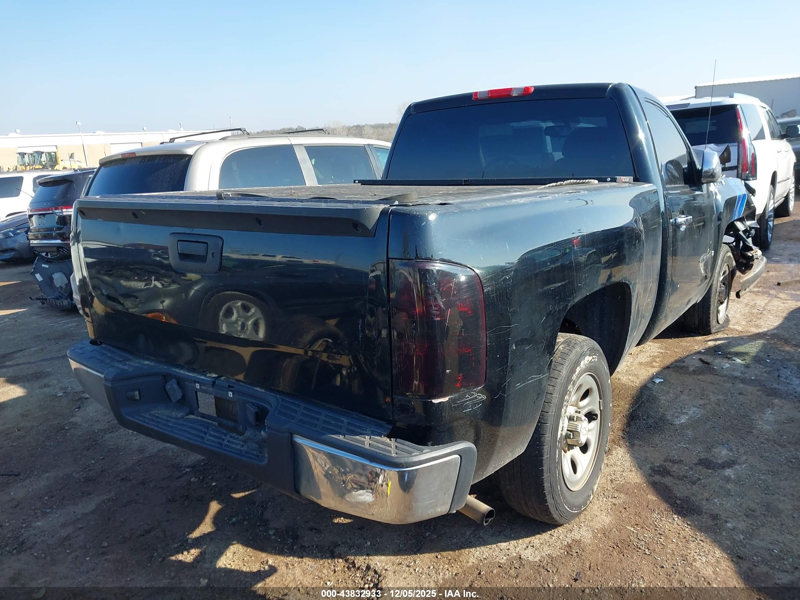 CHEVROLET SILVERADO image 4