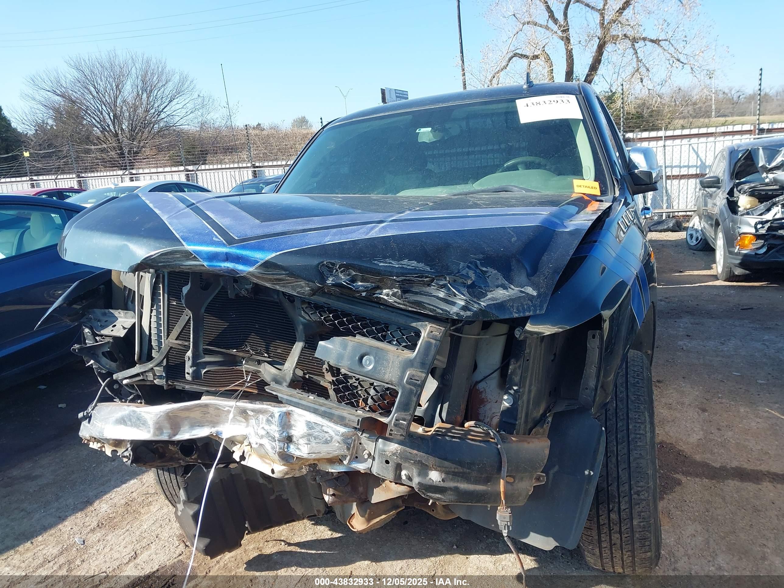 CHEVROLET SILVERADO image 6