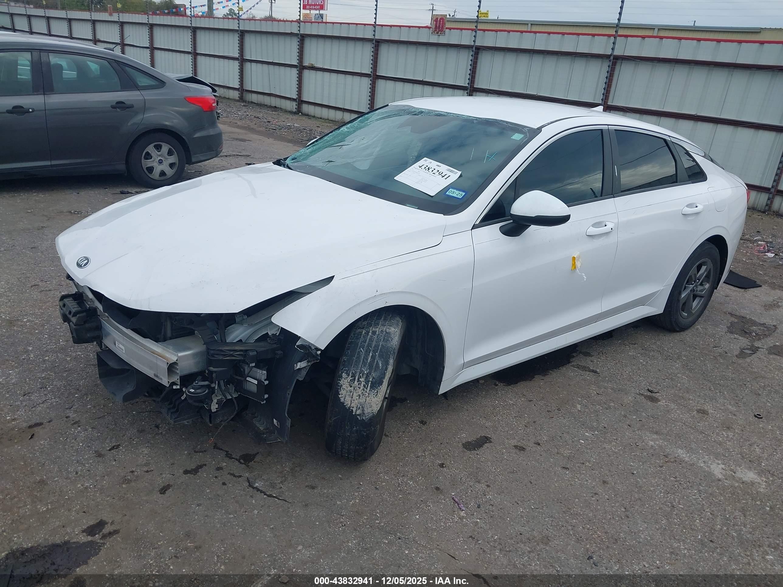 KIA K5 image 2
