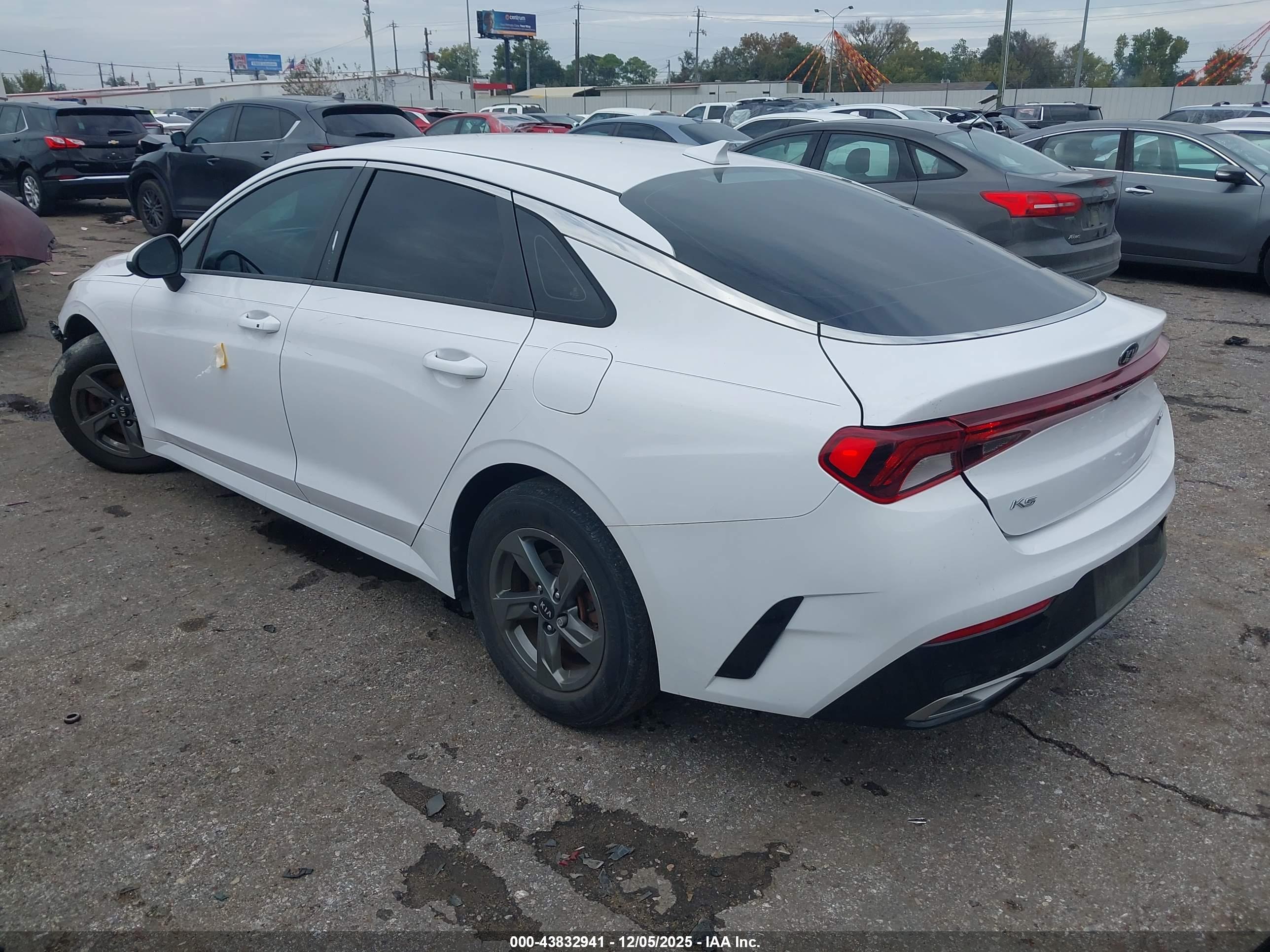KIA K5 image 3