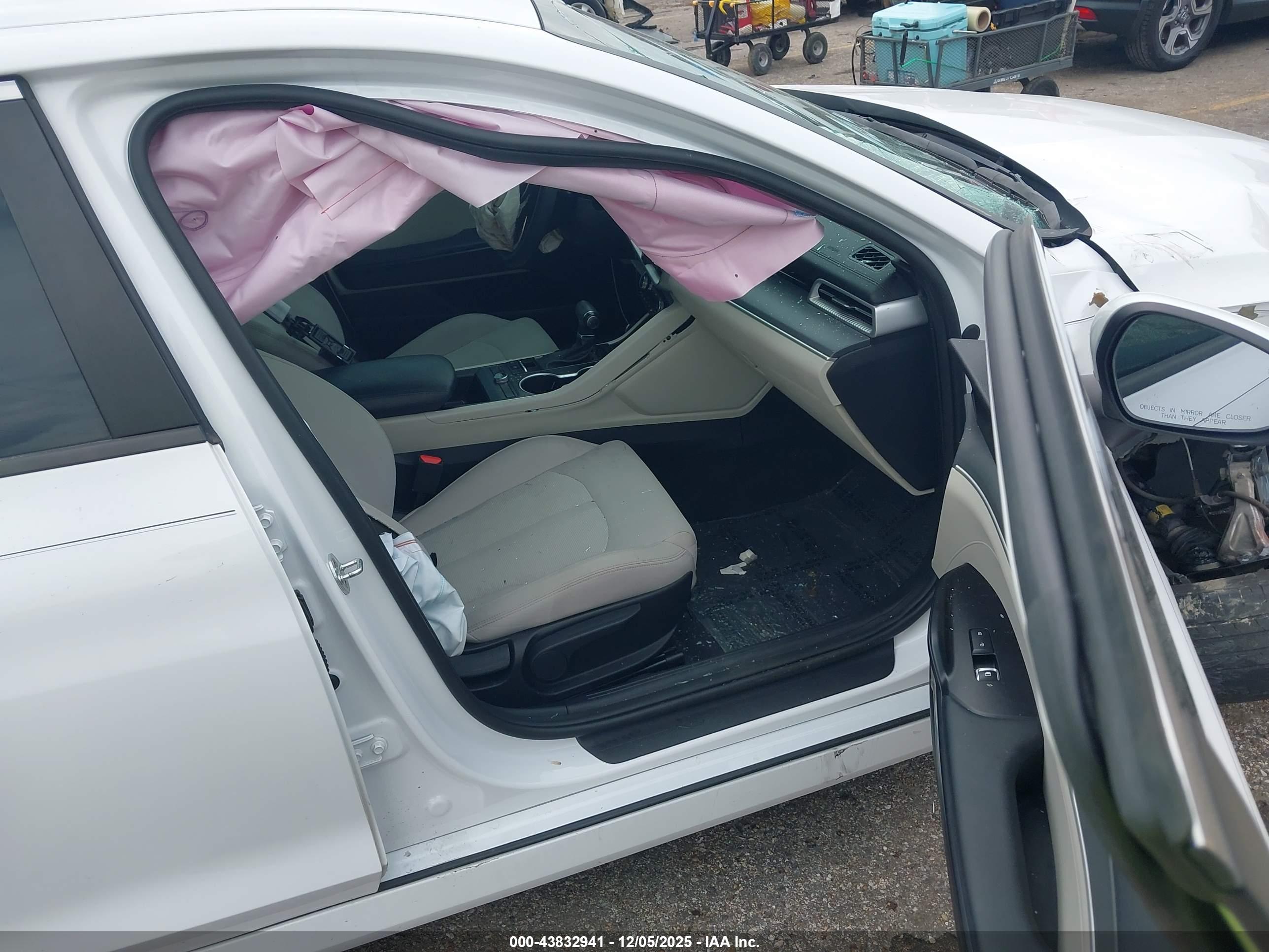 KIA K5 image 5