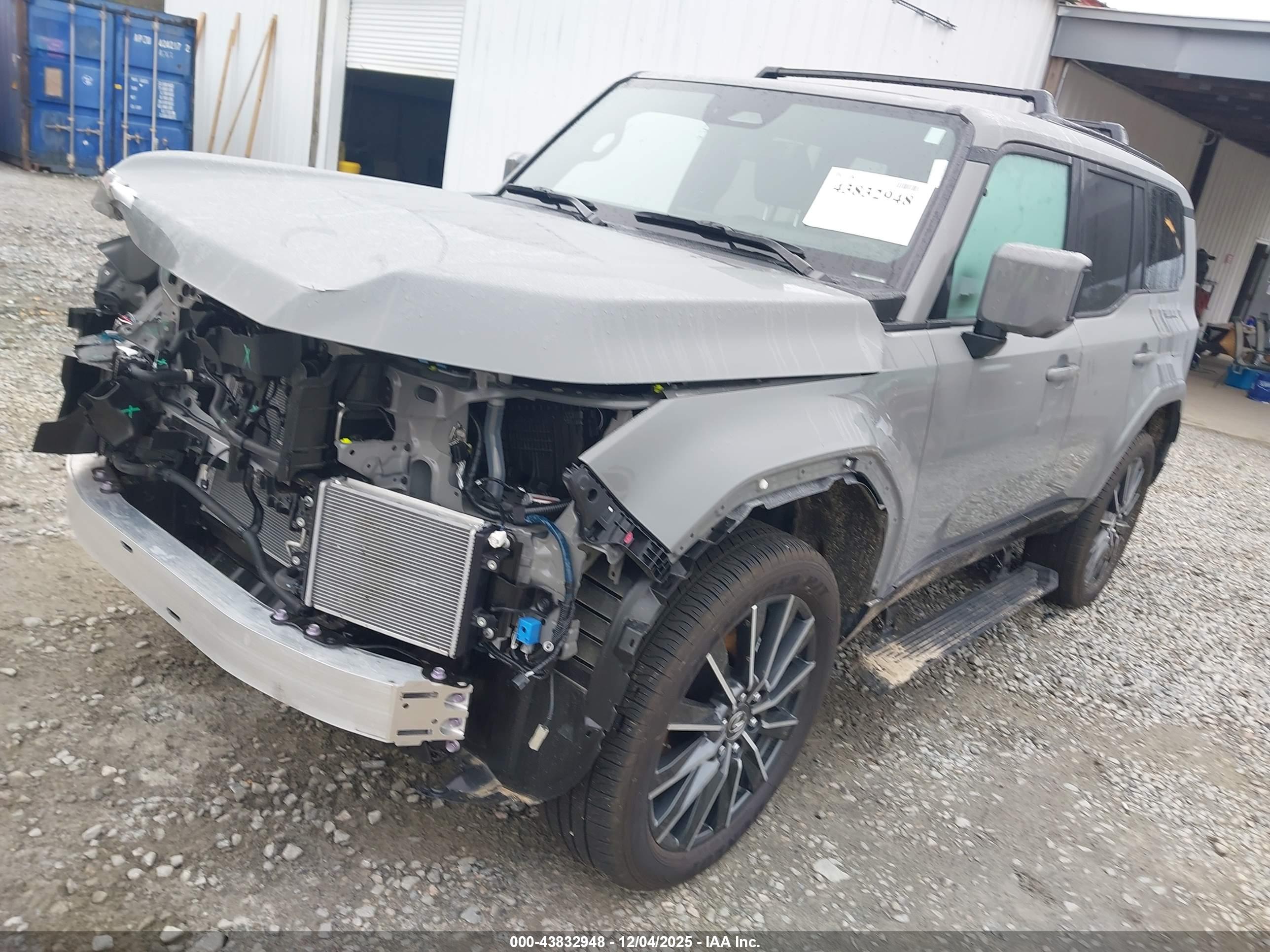 LEXUS GX image 2