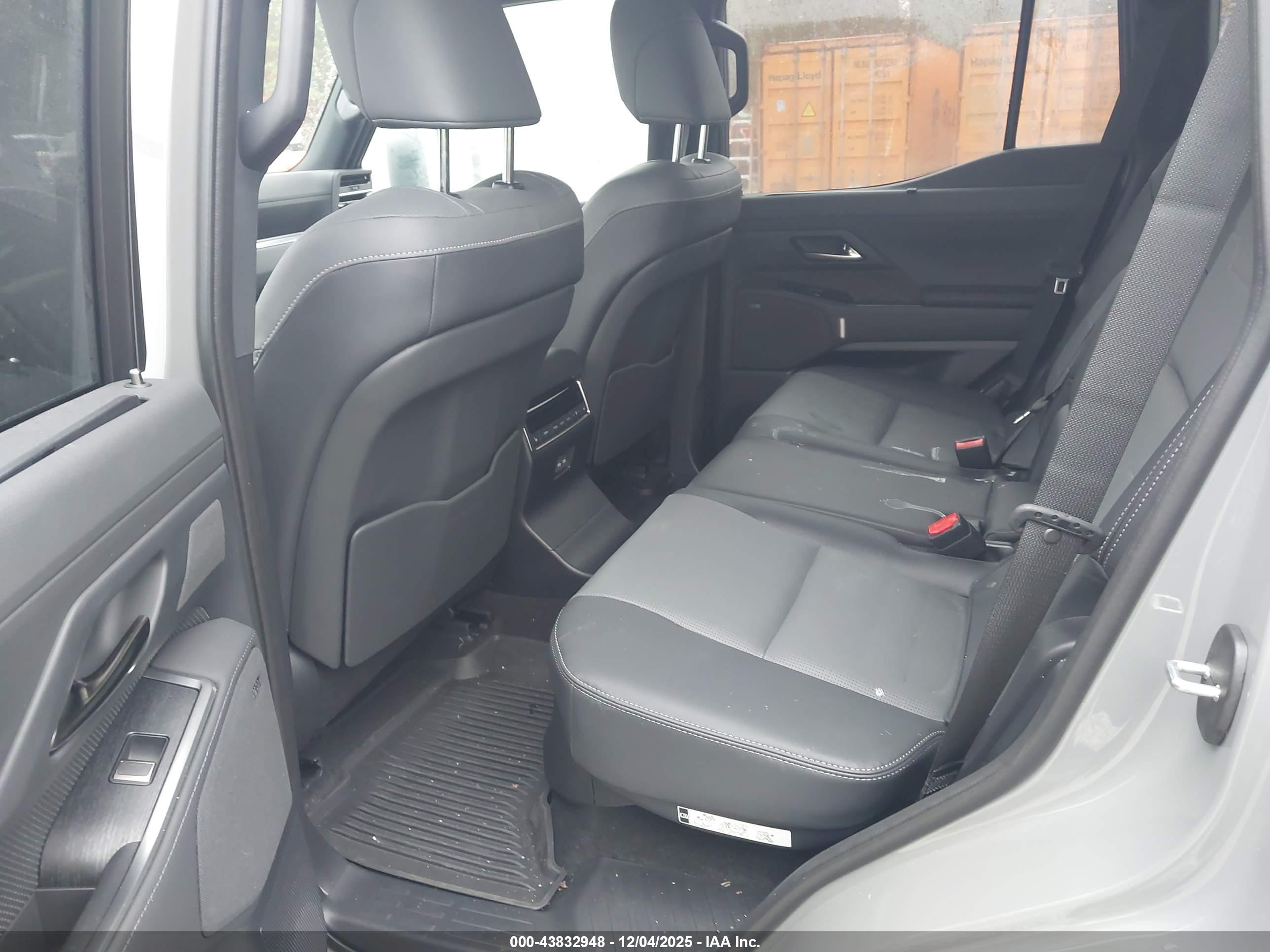 LEXUS GX image 8