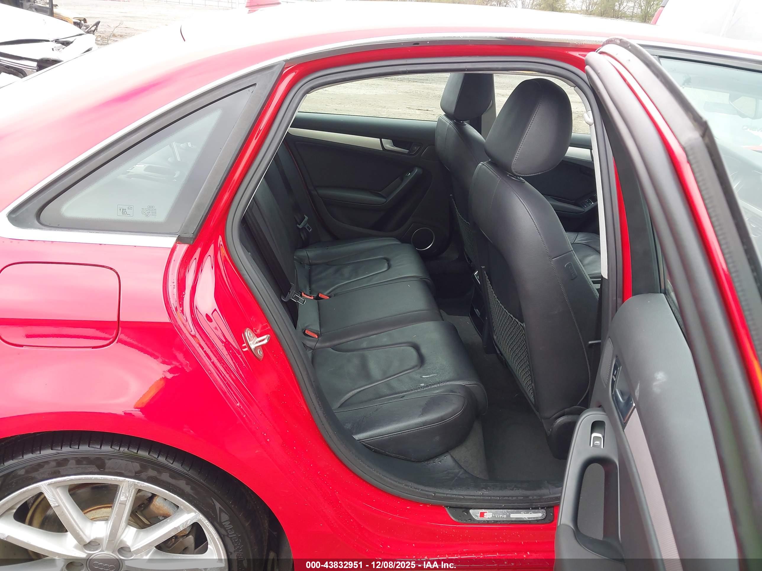 AUDI A4 image 8