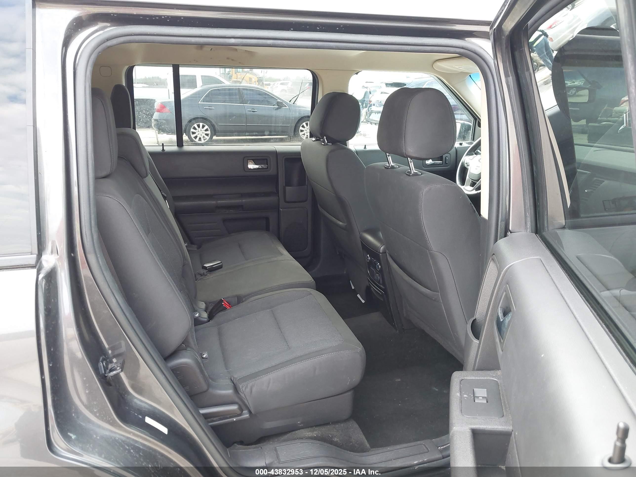 FORD FLEX image 8