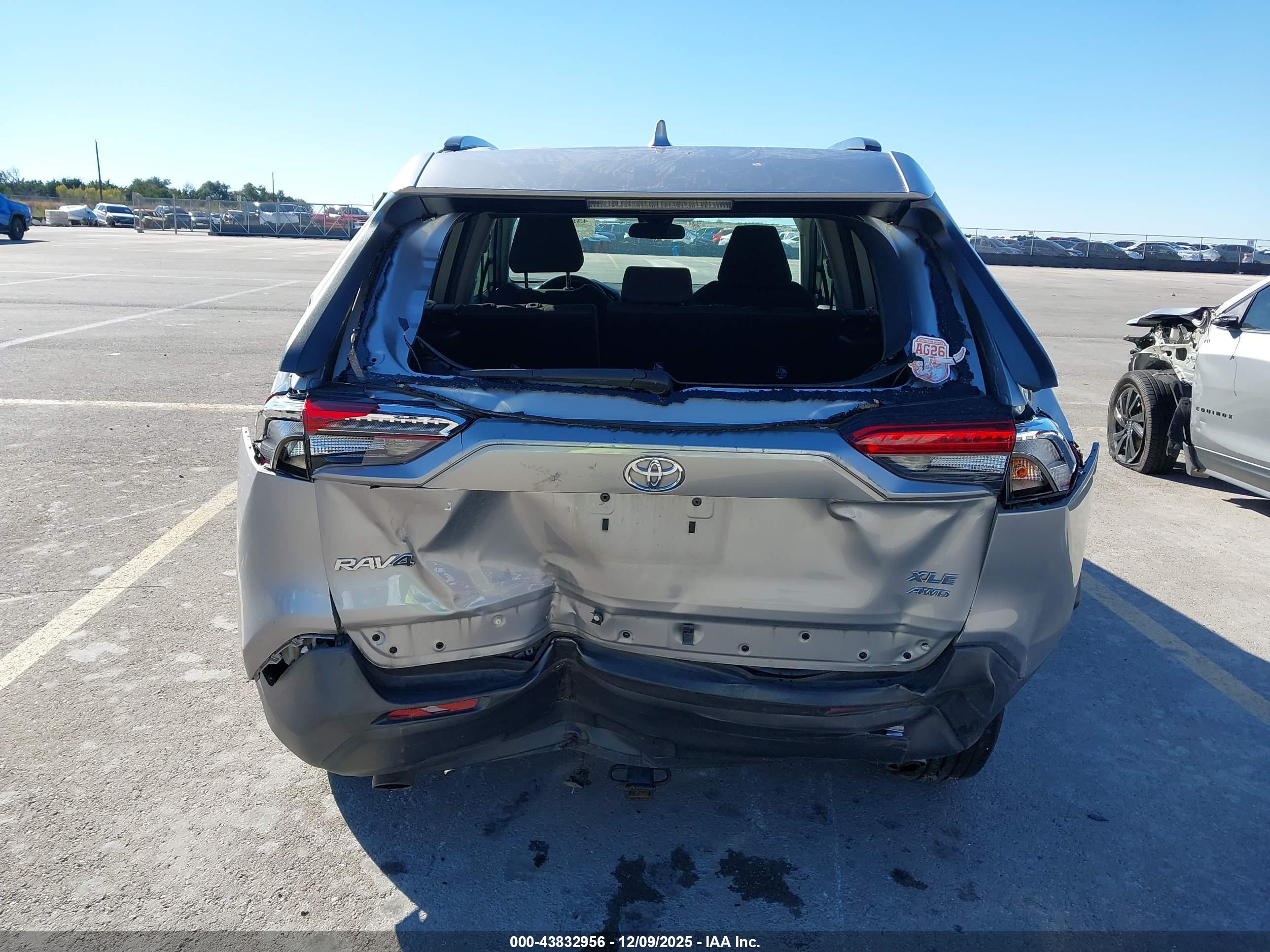 TOYOTA RAV4 image 6